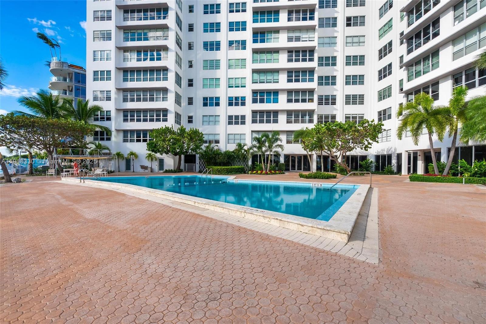 9102 W Bay Harbor Dr Unit: 2-DW