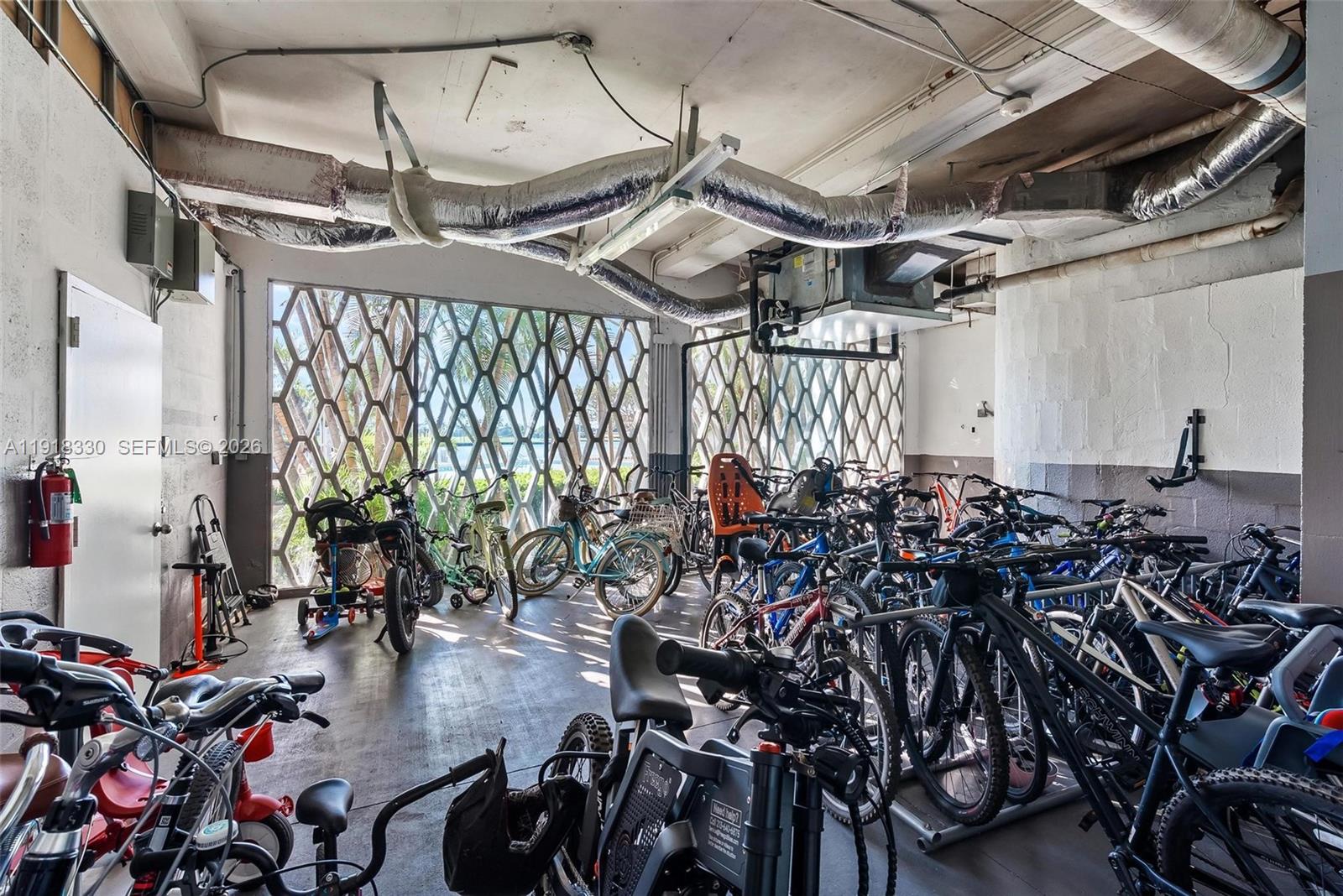 9102 W Bay Harbor Dr Unit: 2-DW