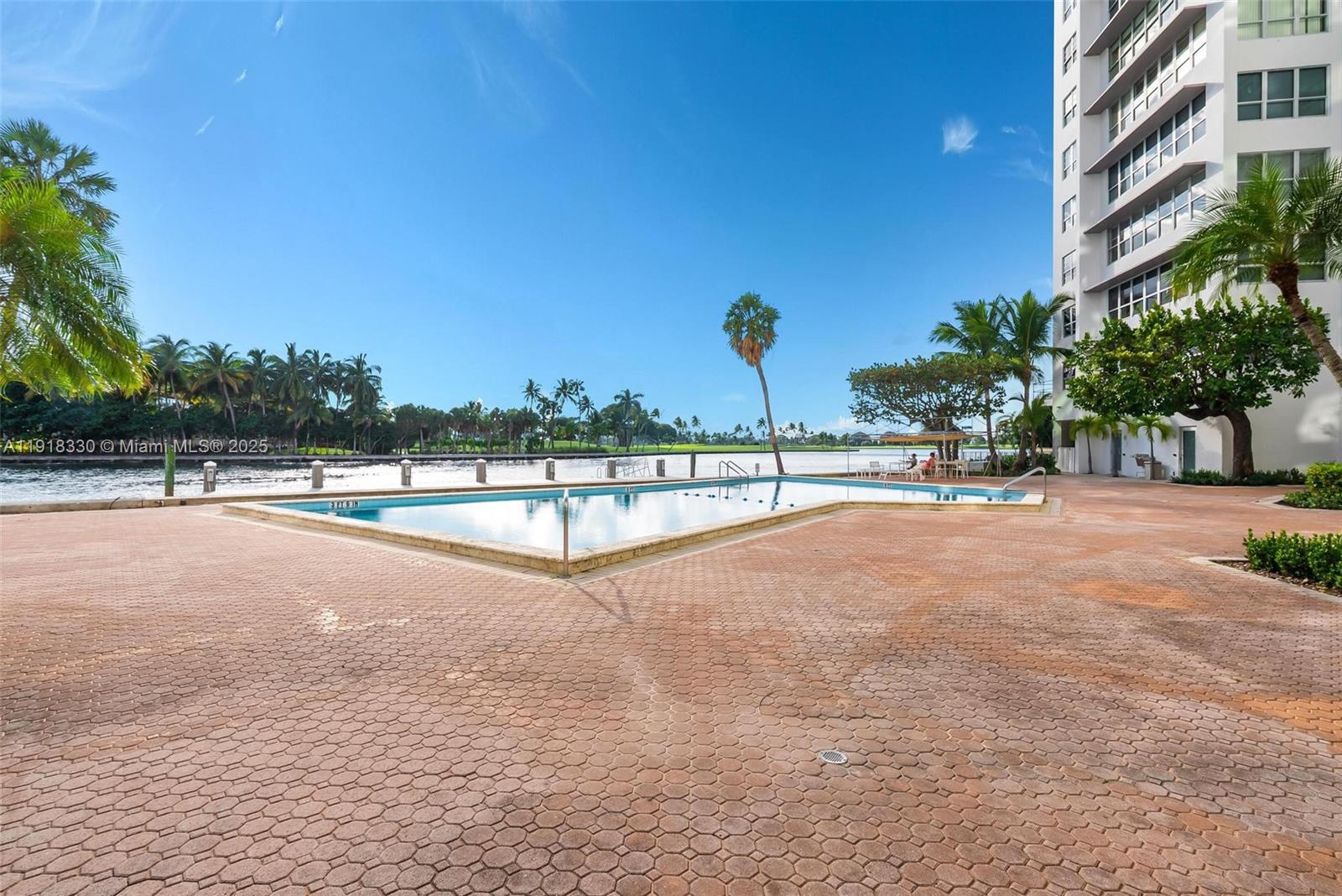 9102 W Bay Harbor Dr Unit: 2-DW