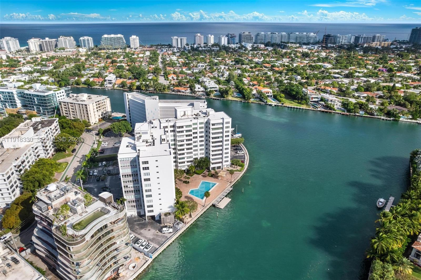 9102 W Bay Harbor Dr Unit: 2-DW