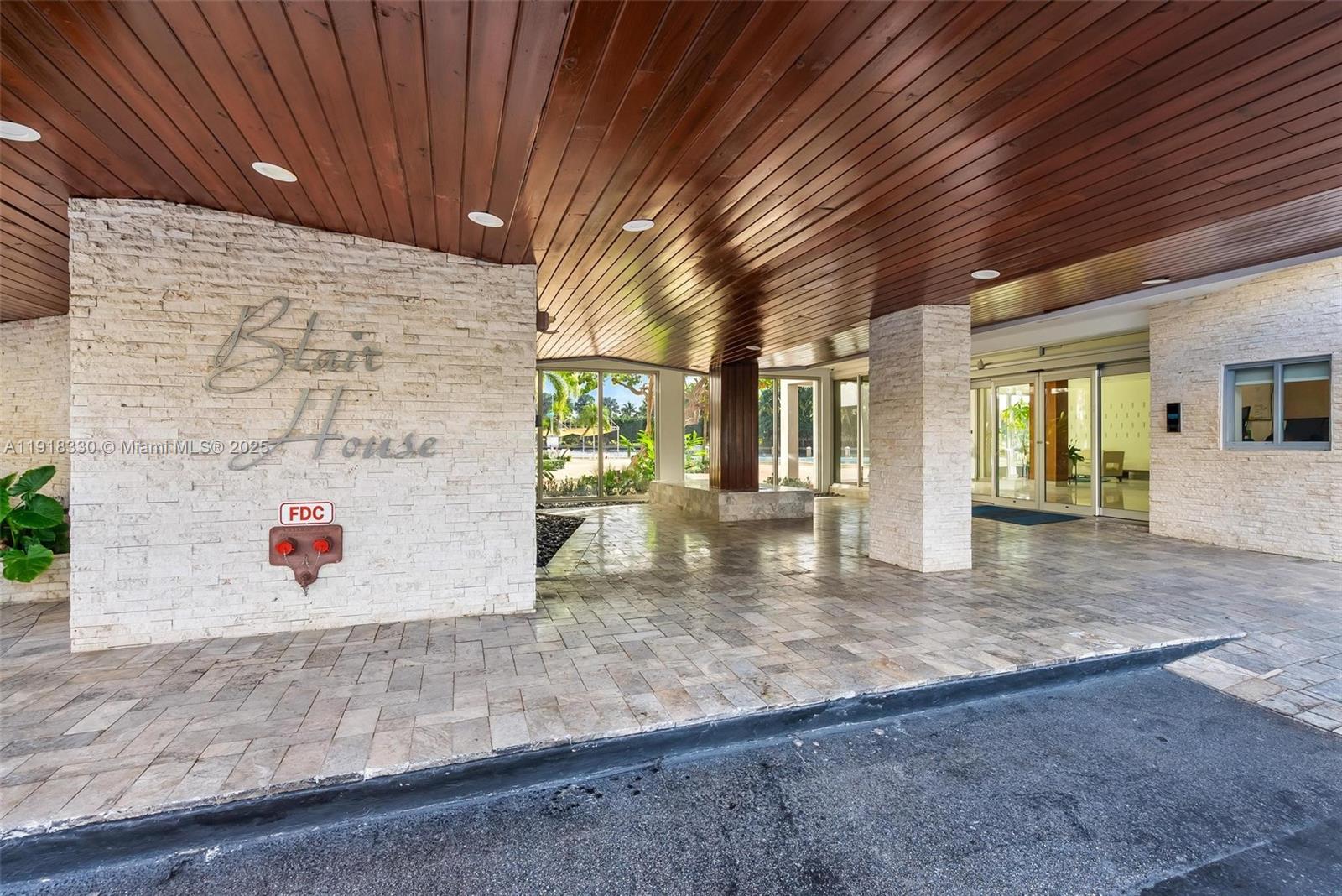 9102 W Bay Harbor Dr Unit: 2-DW