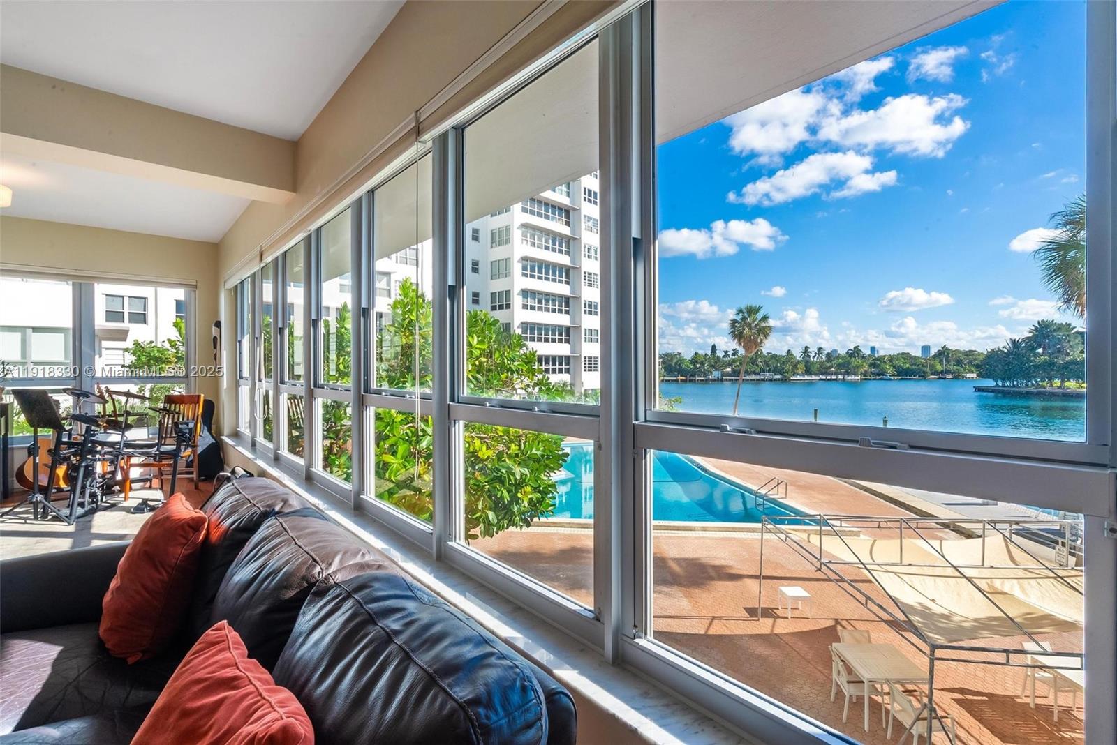 9102 W Bay Harbor Dr Unit: 2-DW