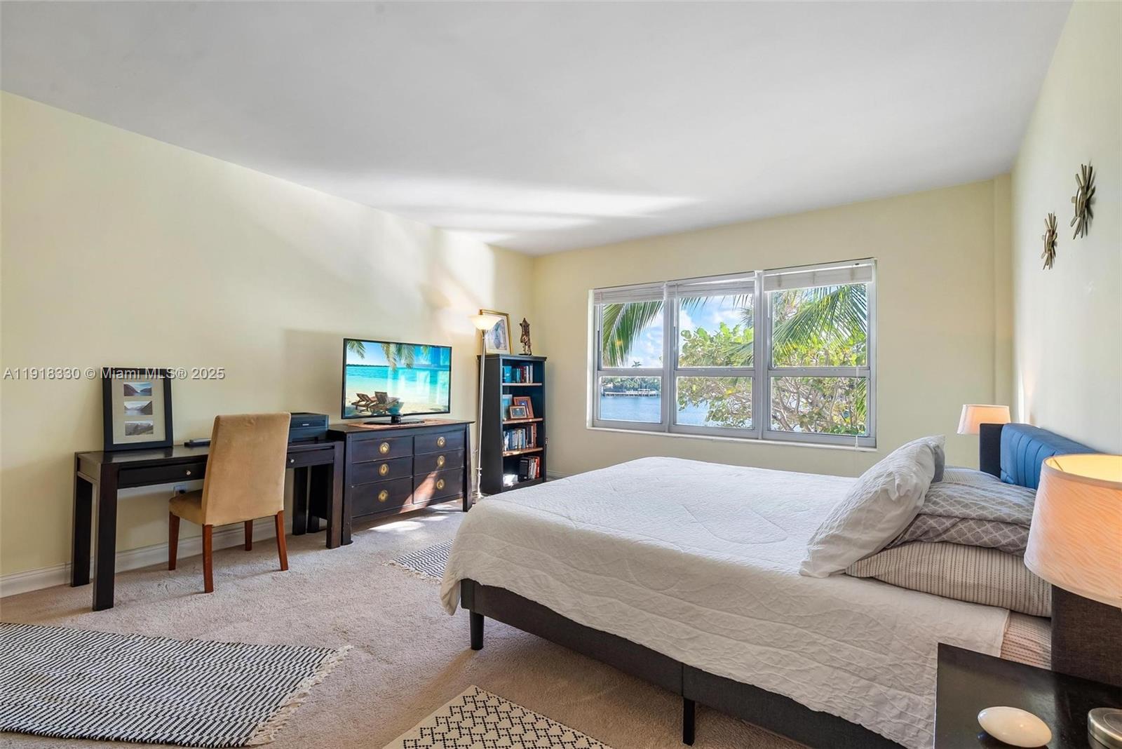 9102 W Bay Harbor Dr Unit: 2-DW