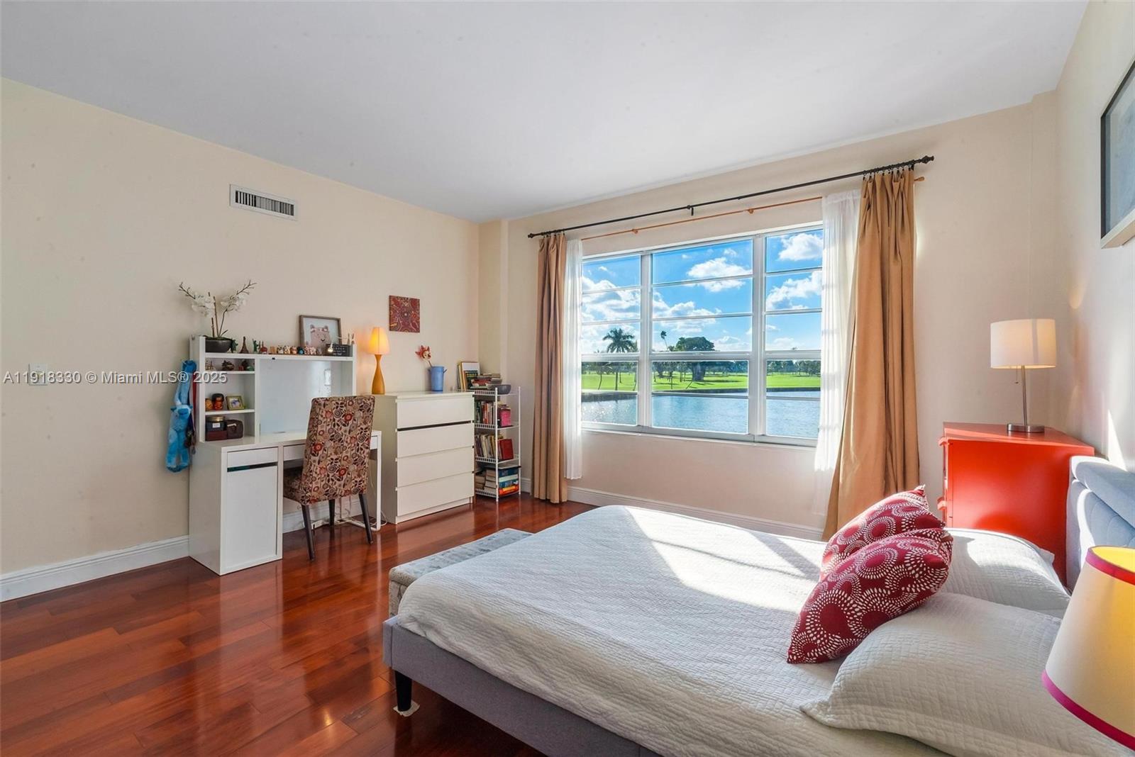 9102 W Bay Harbor Dr Unit: 2-DW