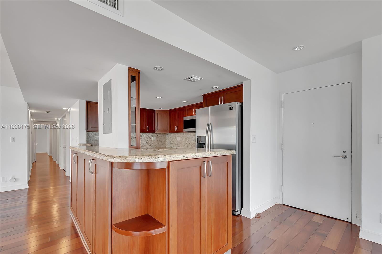 5415 Collins Ave # 506