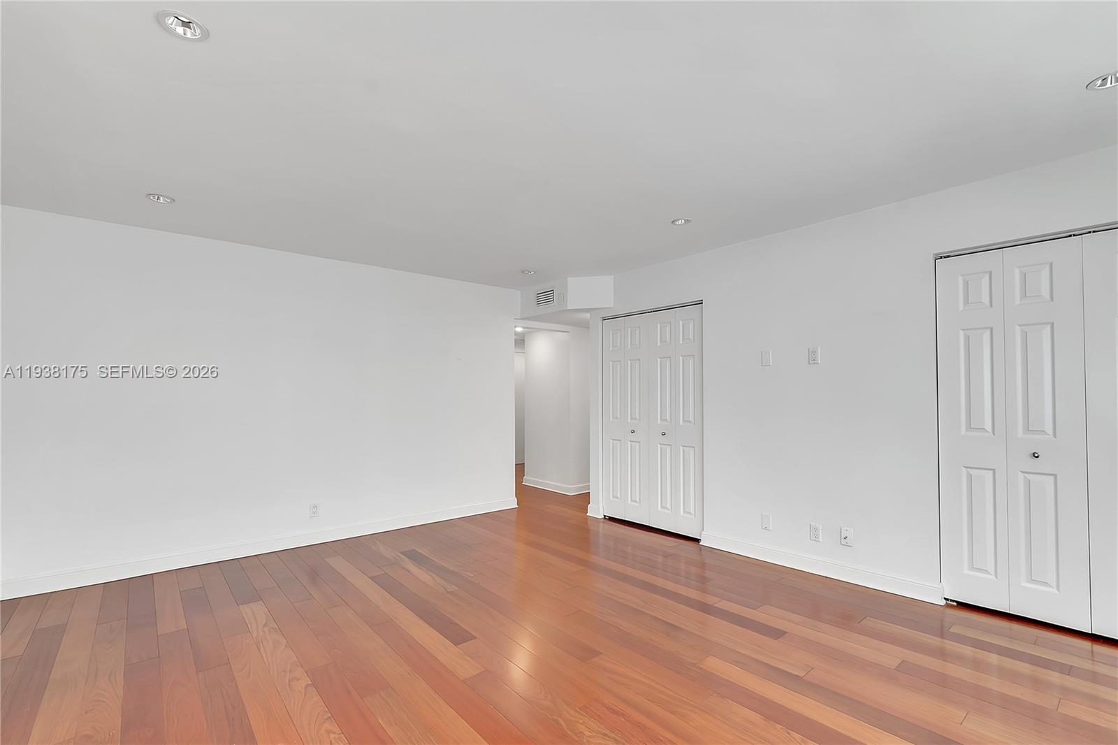 5415 Collins Ave # 506