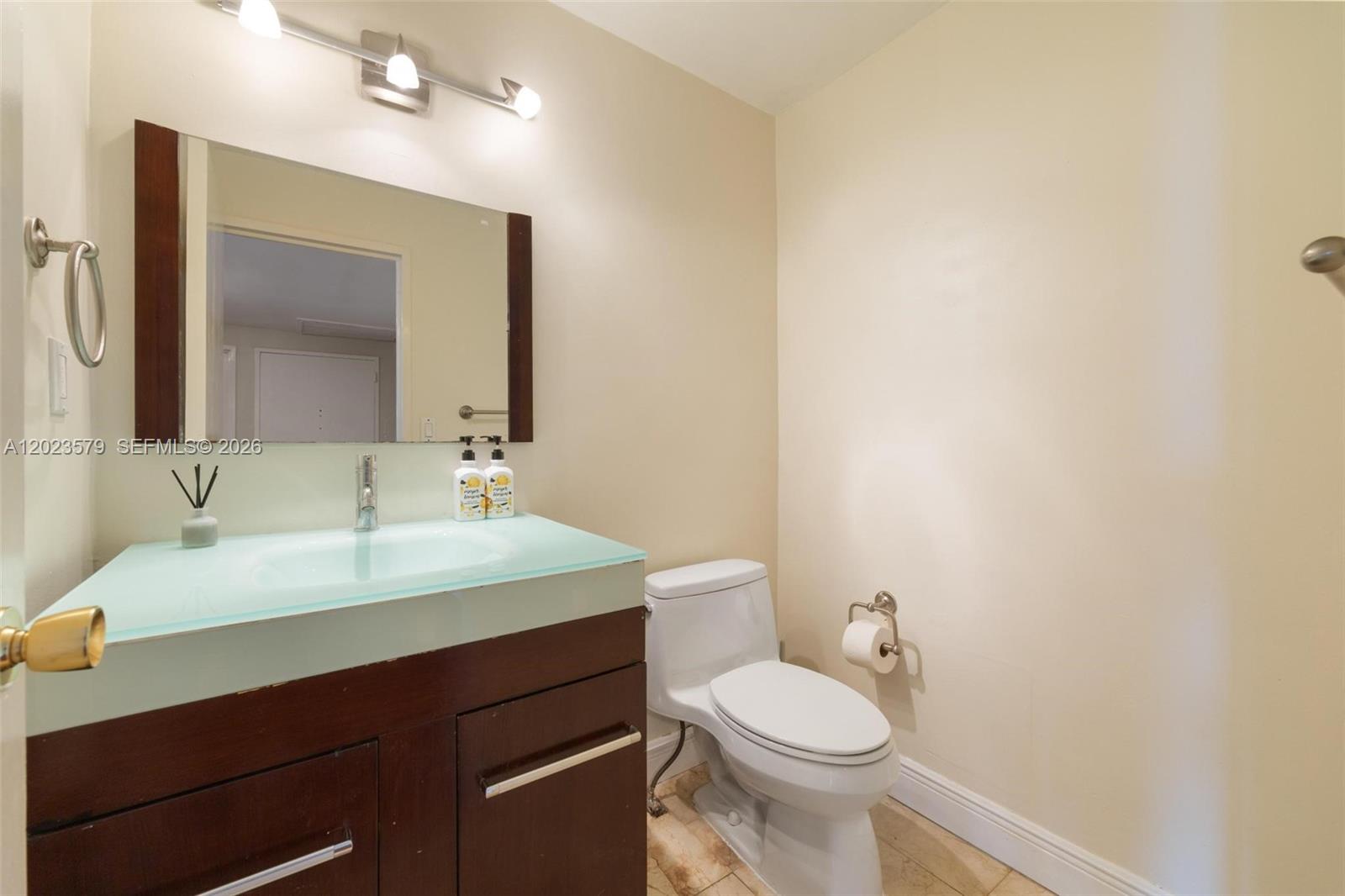 9102 W Bay Harbor Dr Unit: 2-DW
