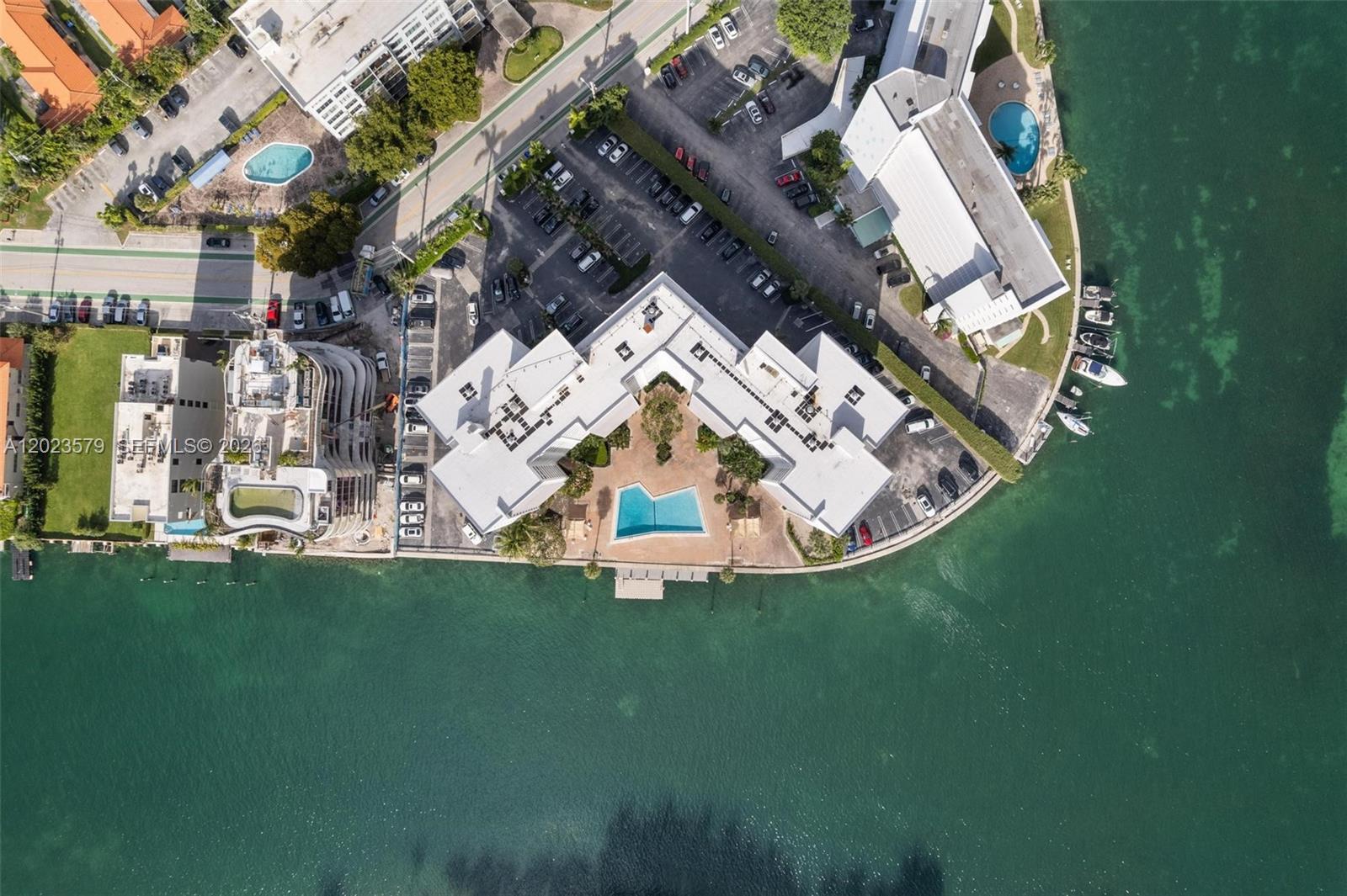 9102 W Bay Harbor Dr Unit: 2-DW