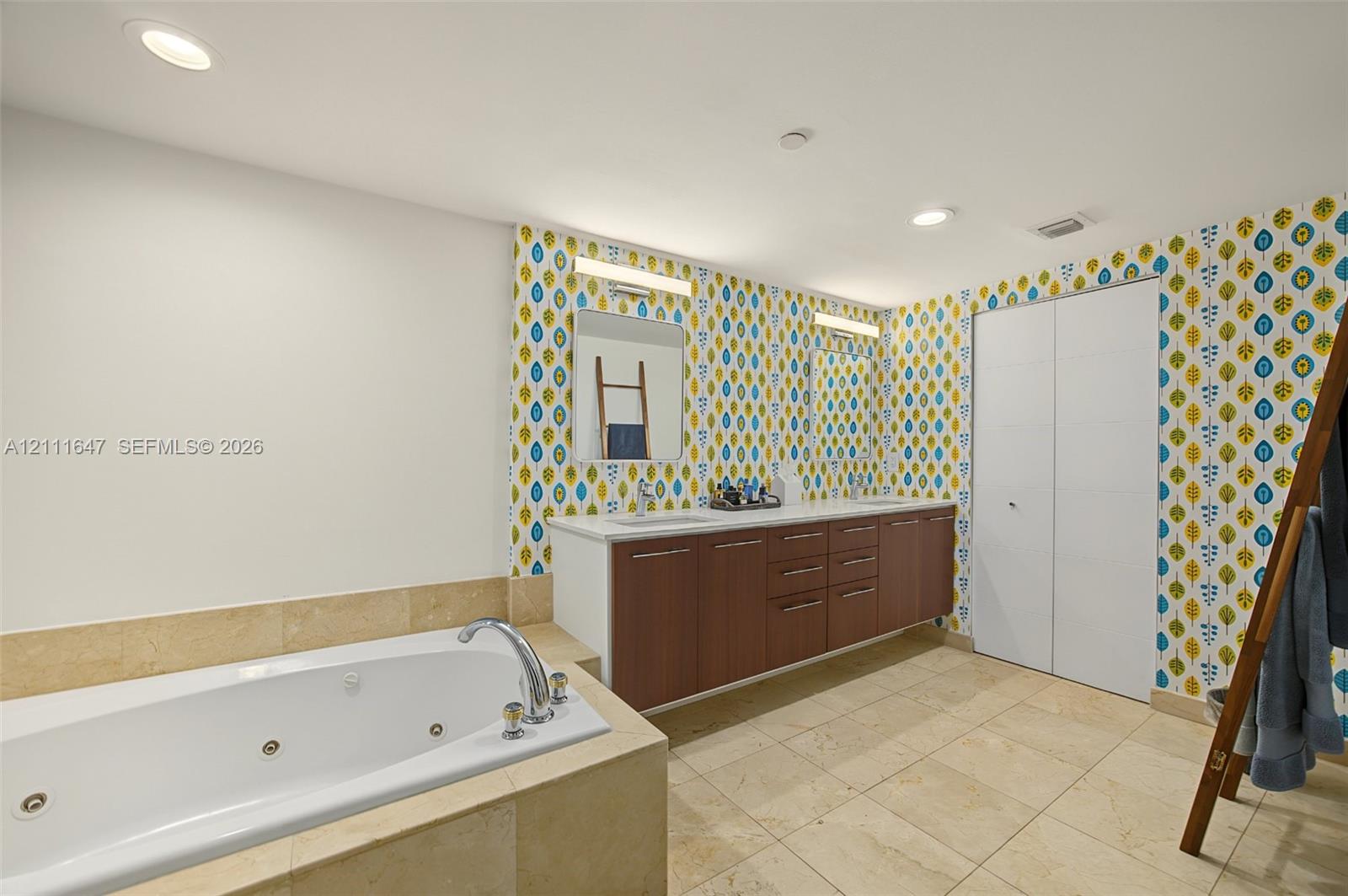 8925 Collins Ave # 4J