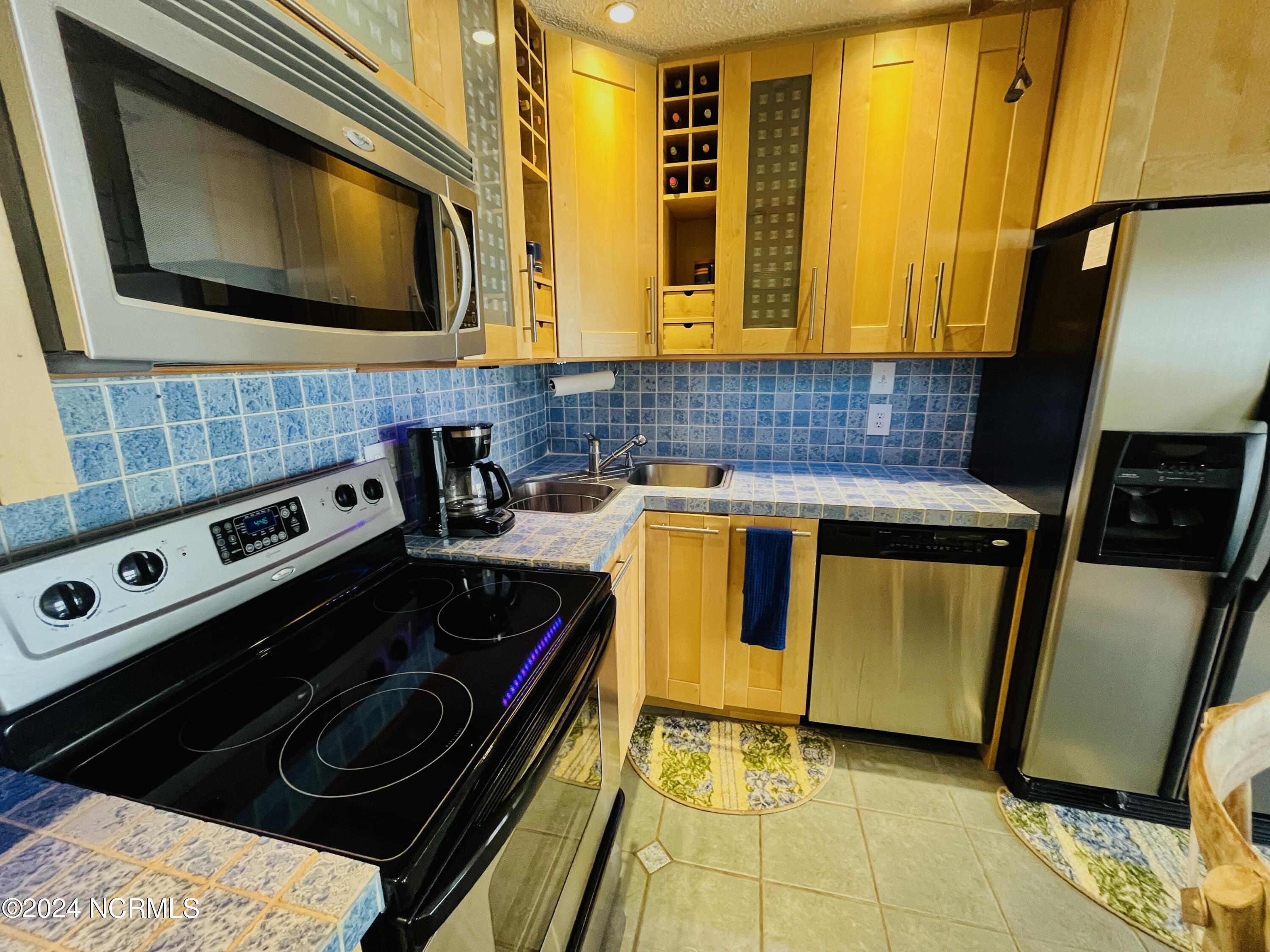 115 Lake Place Condo Drive