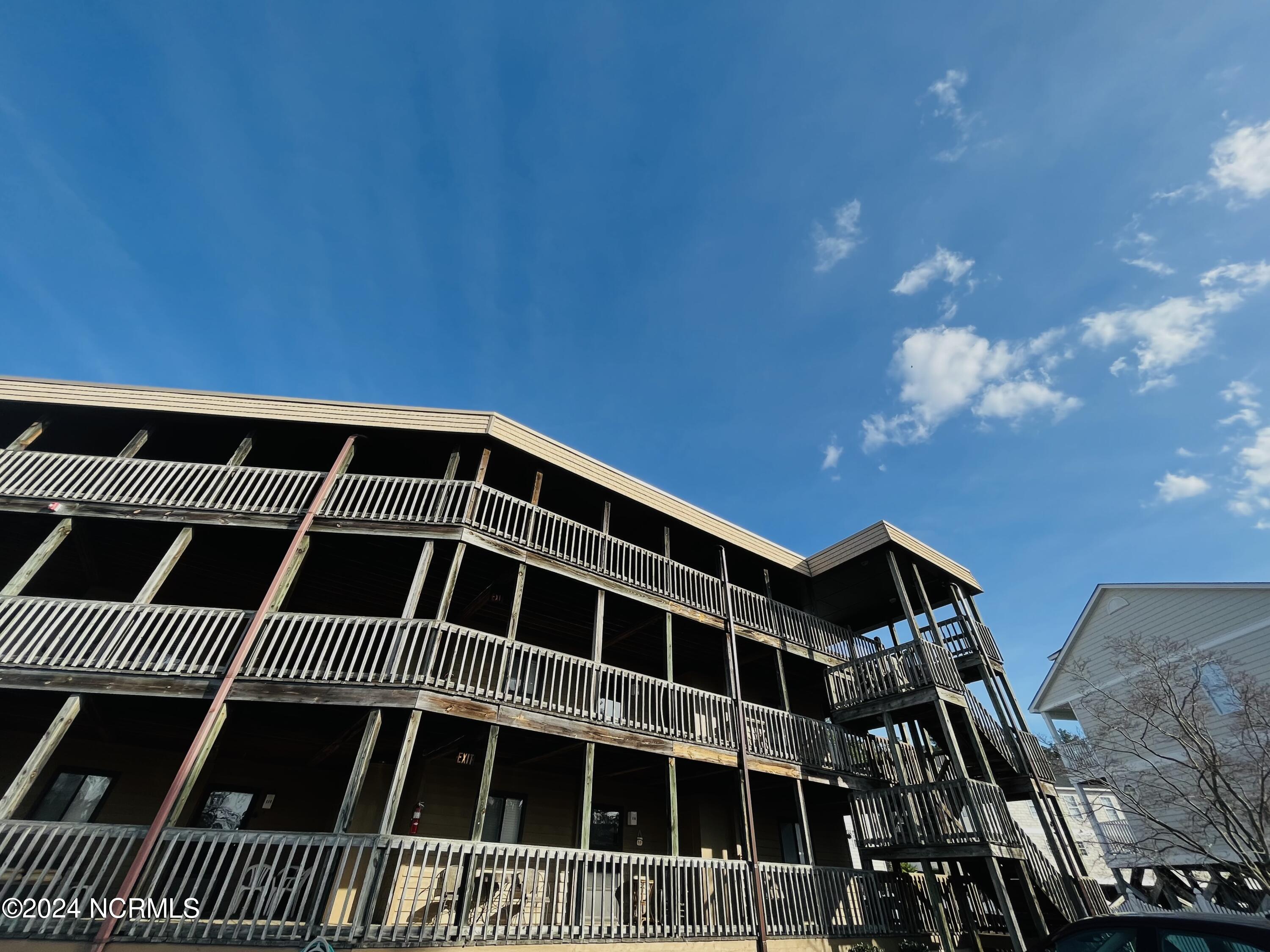 115 Lake Place Condo Drive