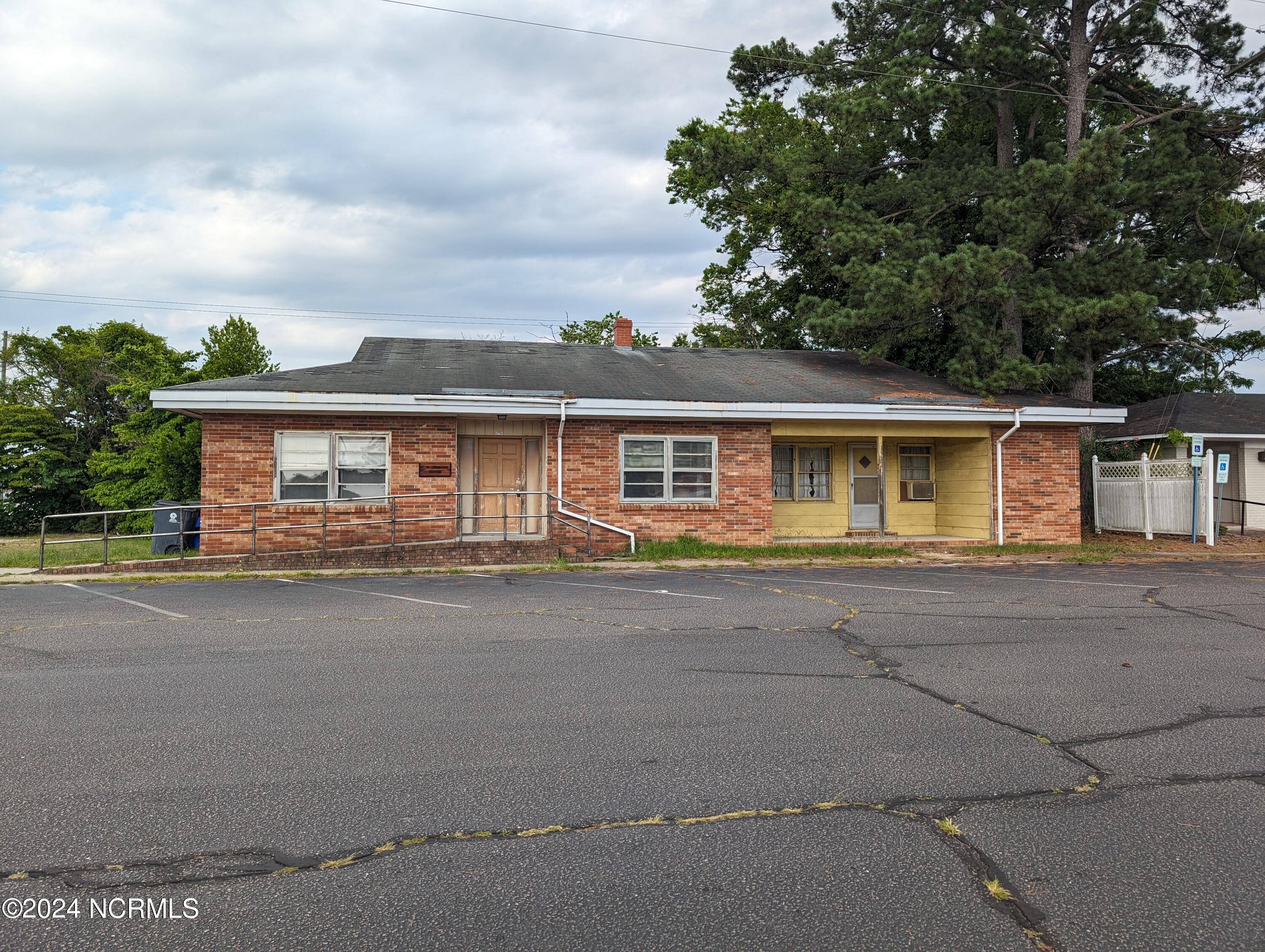 101 E Dunham Street