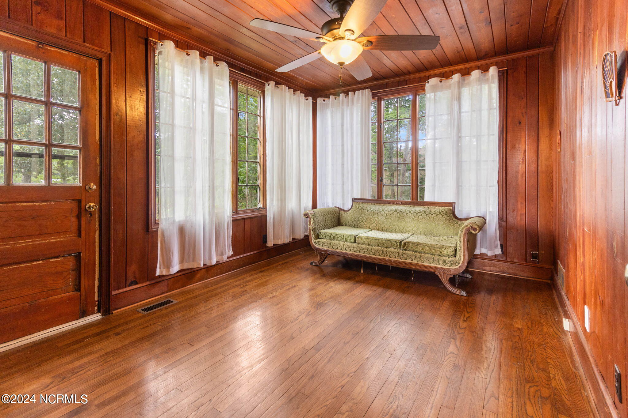 107 N Morehead Street