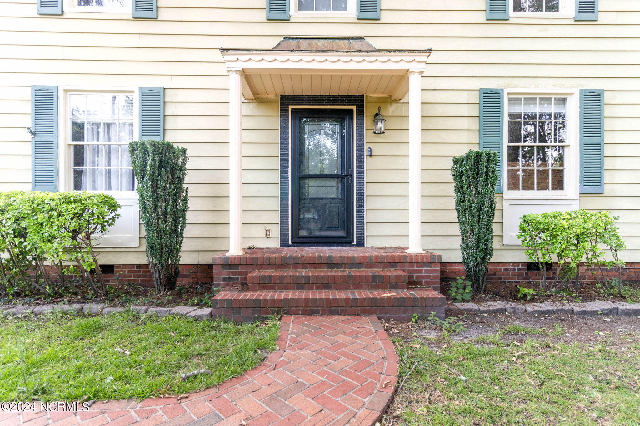 107 N Morehead Street