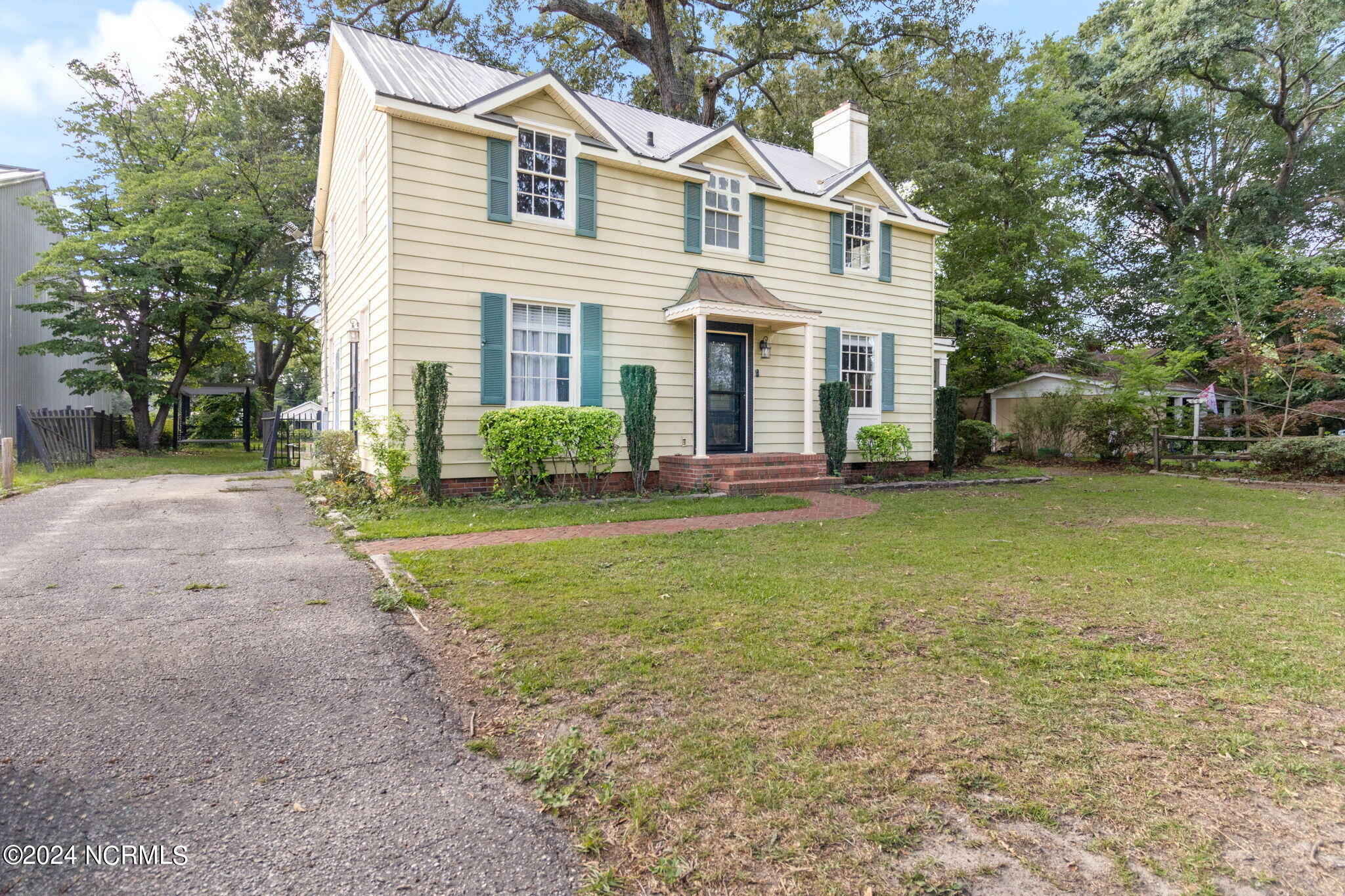 107 N Morehead Street