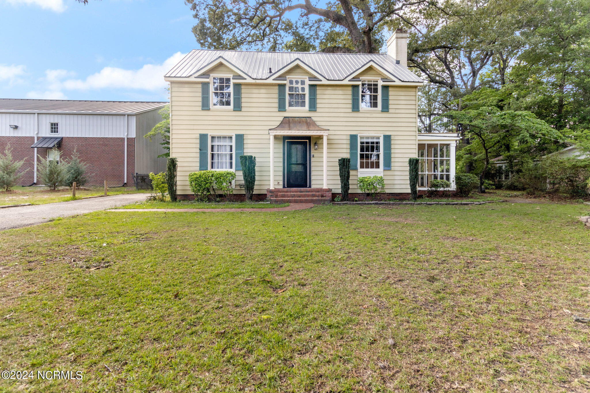 107 N Morehead Street