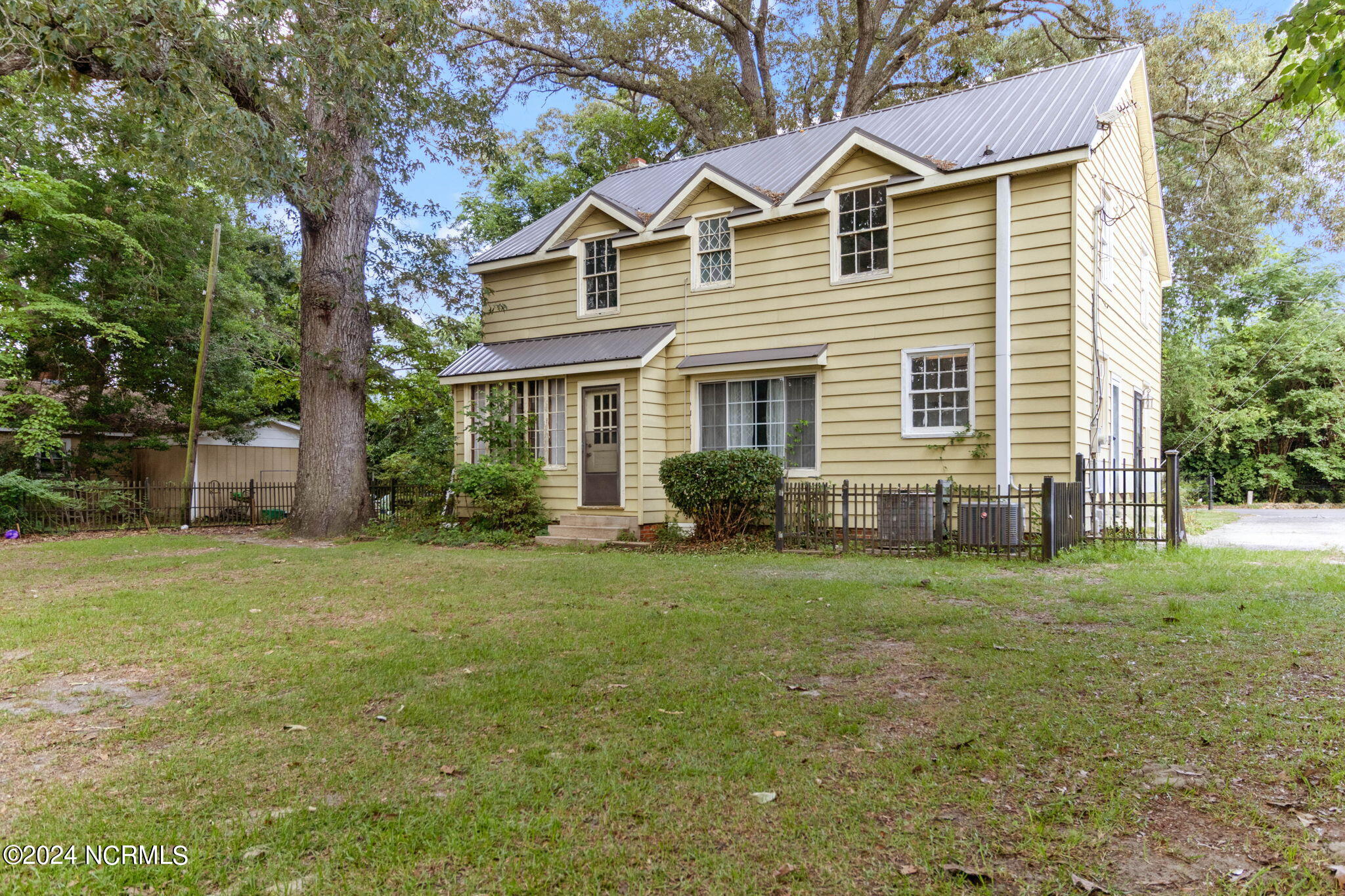 107 N Morehead Street