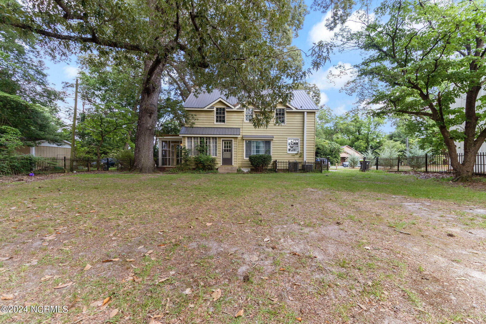 107 N Morehead Street