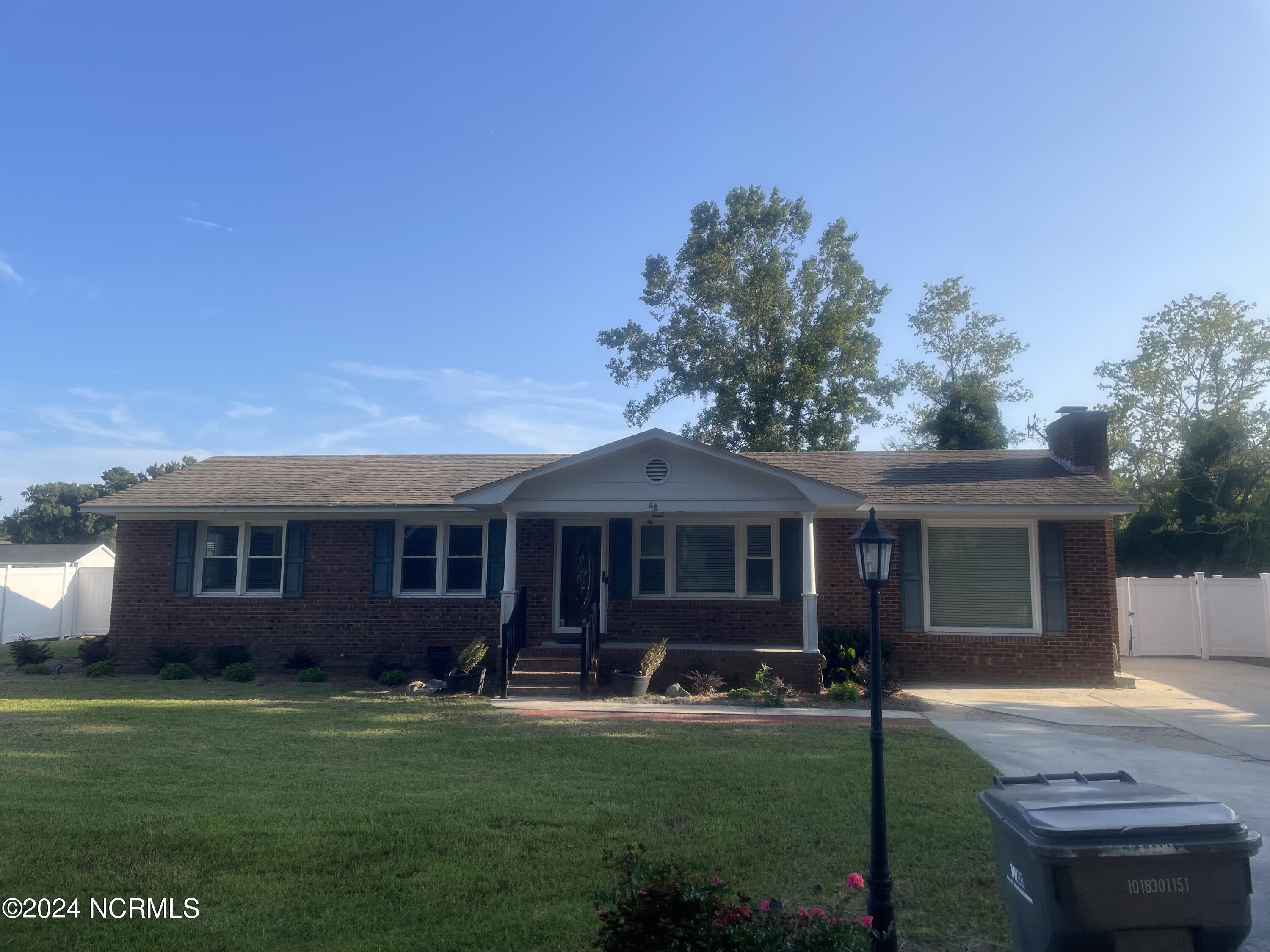 423 E Poplar Street