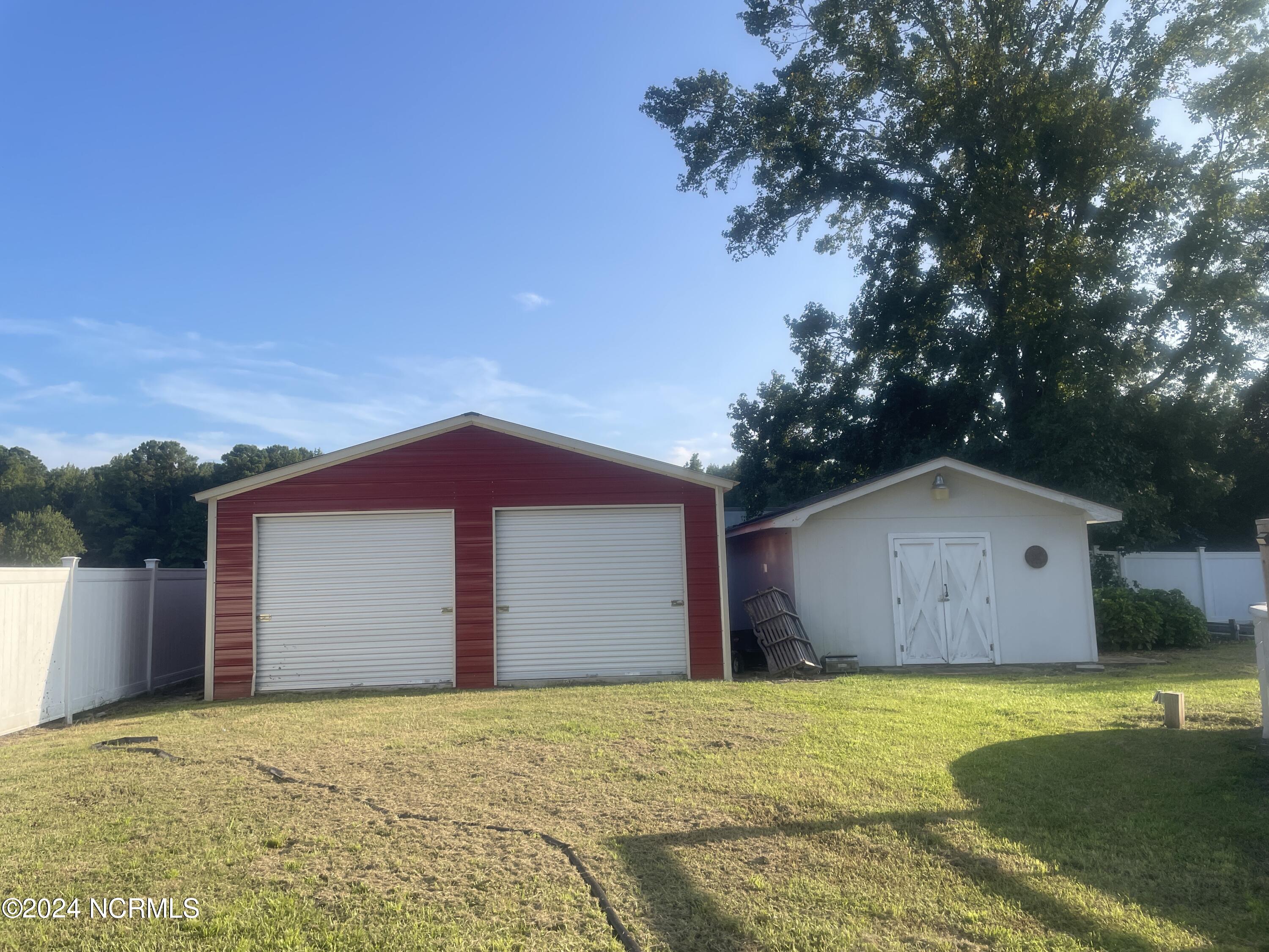 423 E Poplar Street