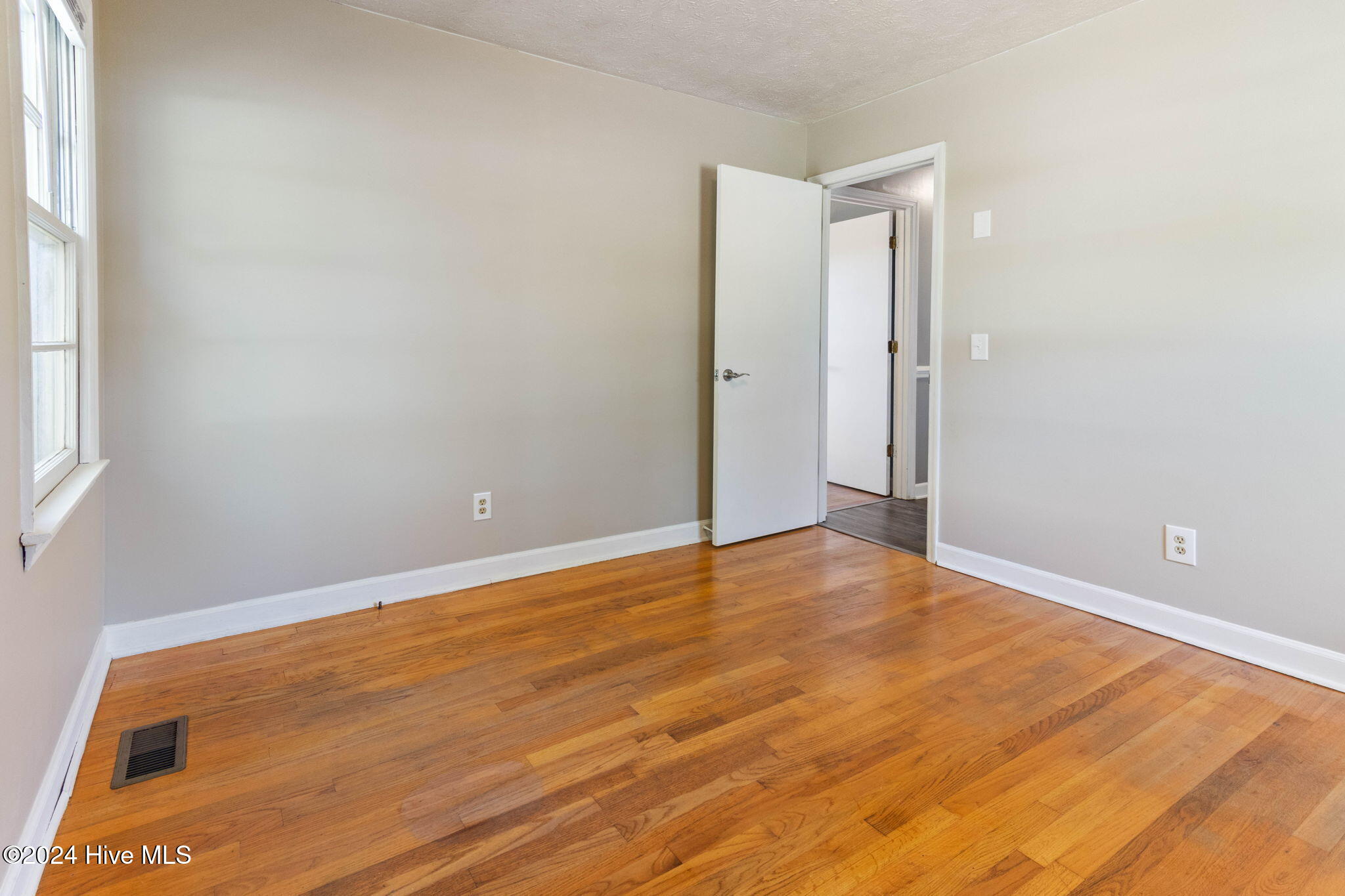 607 N Singletary Street