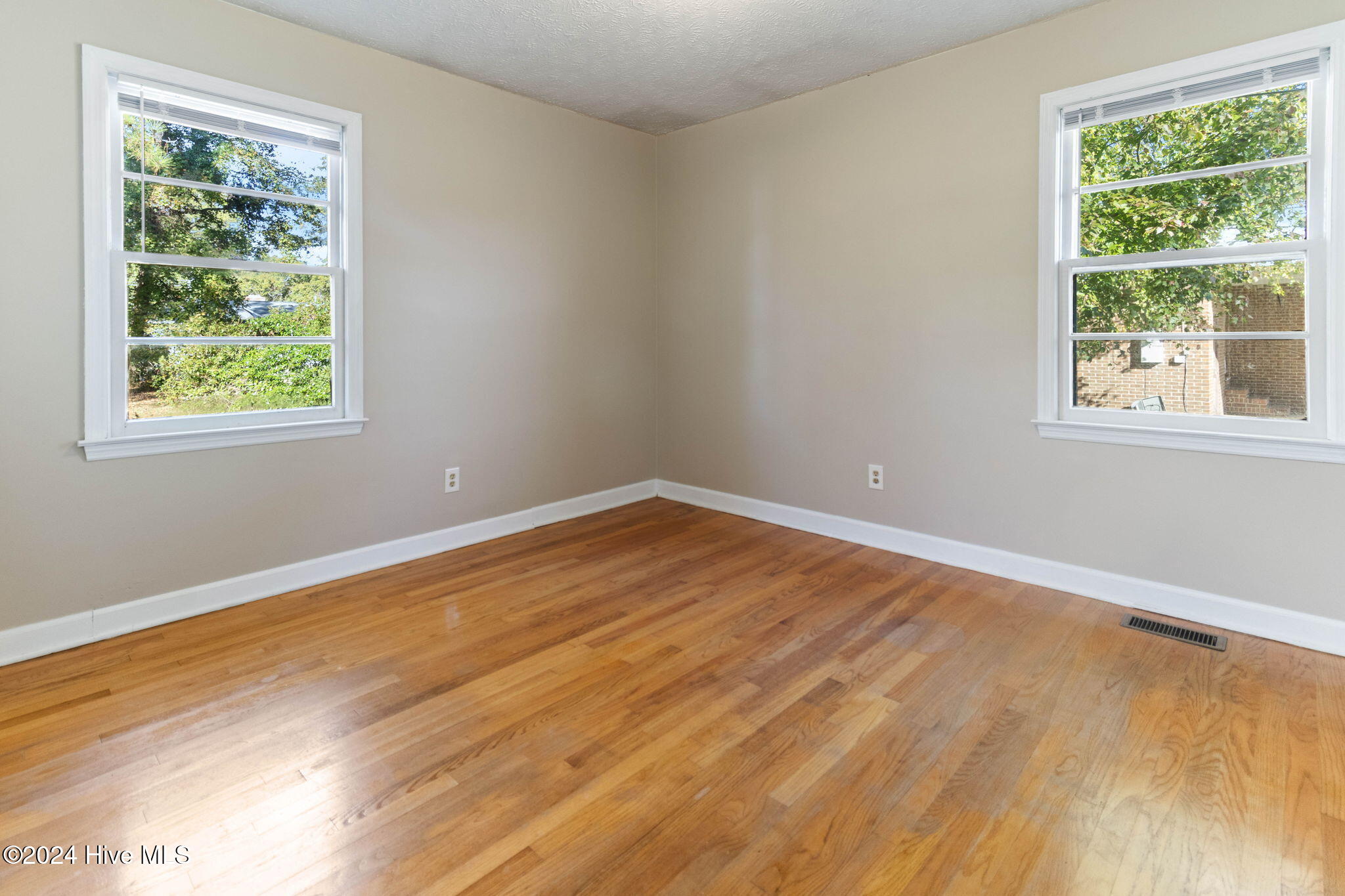 607 N Singletary Street