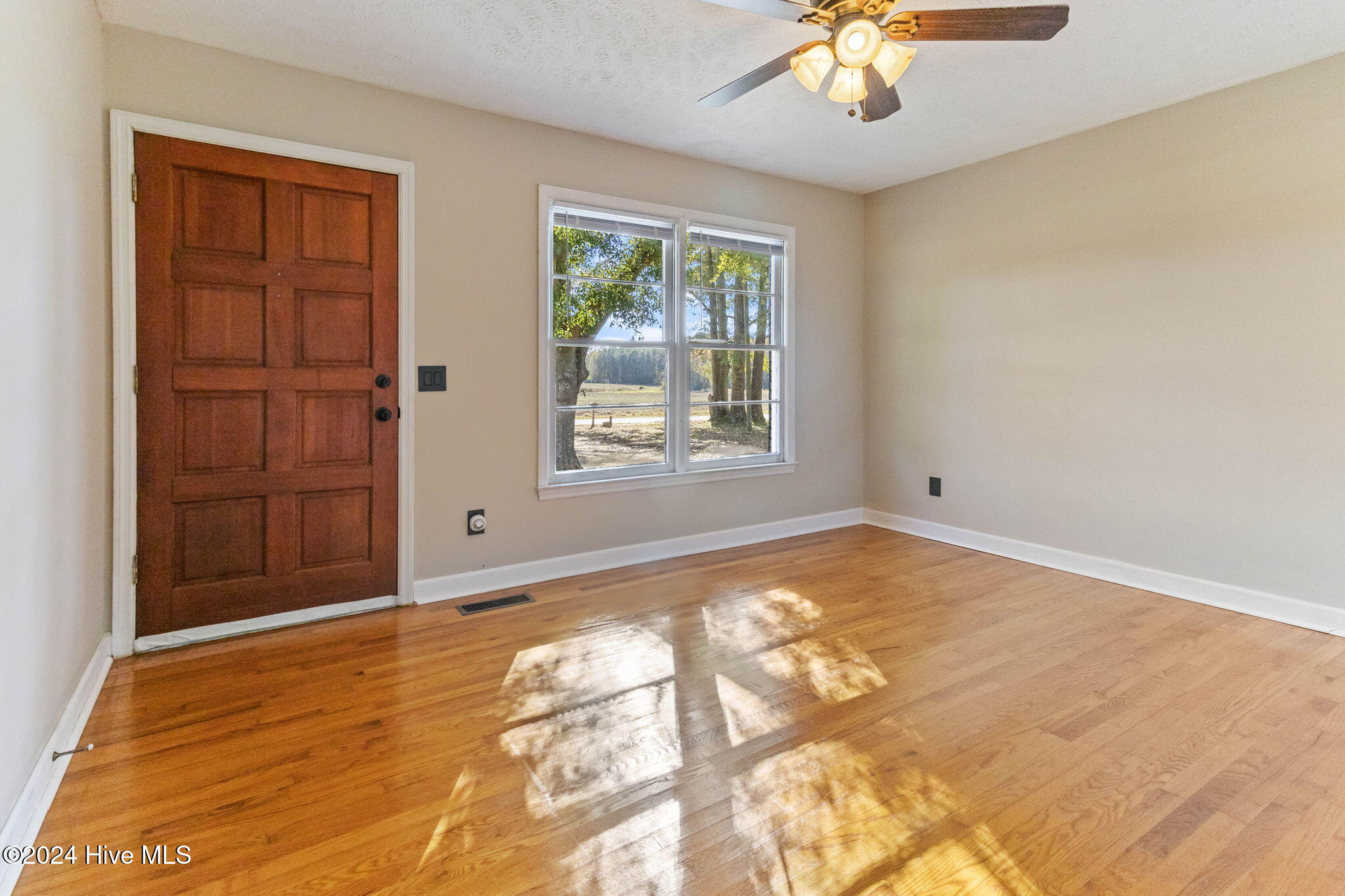 607 N Singletary Street