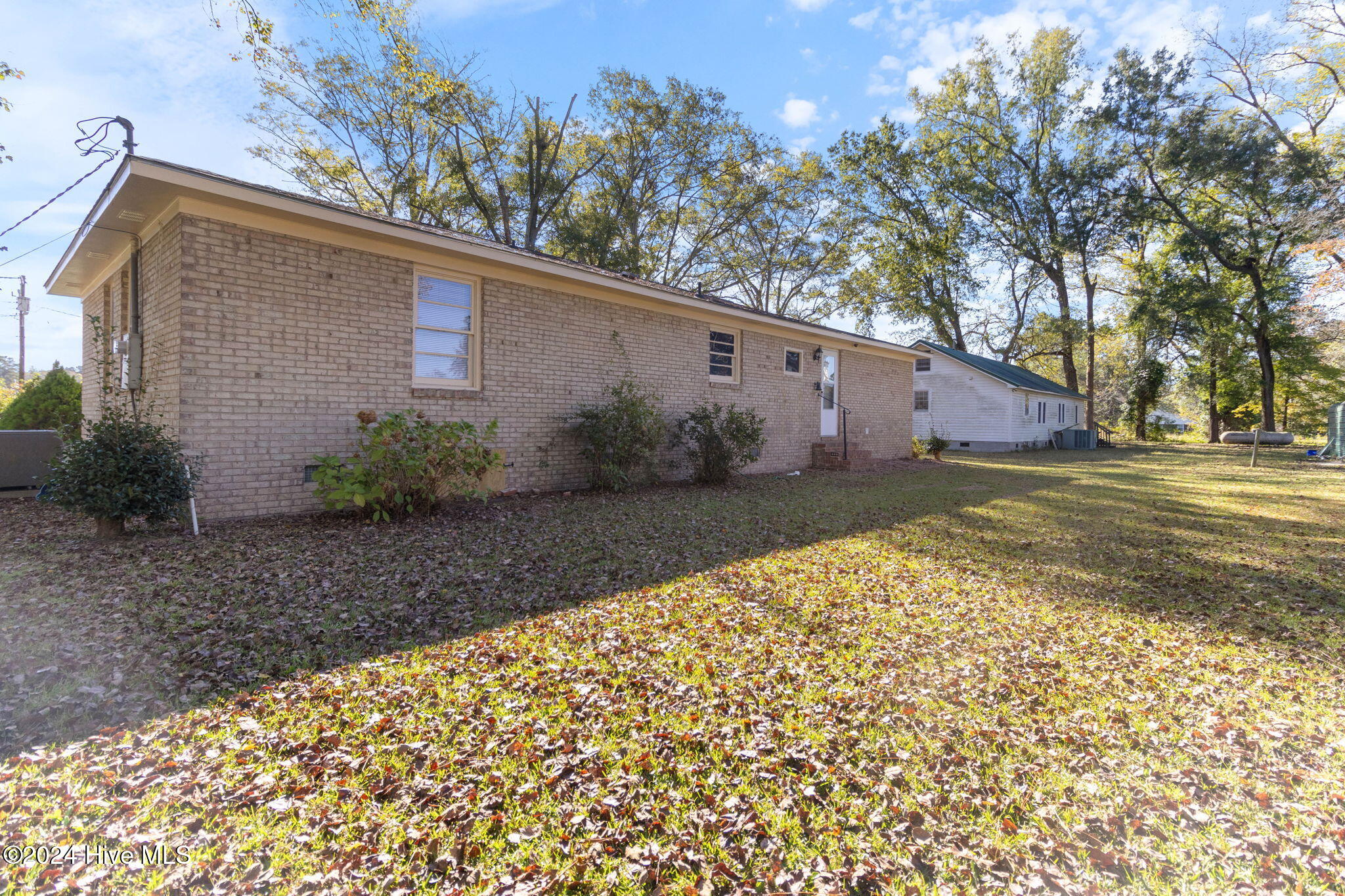 607 N Singletary Street