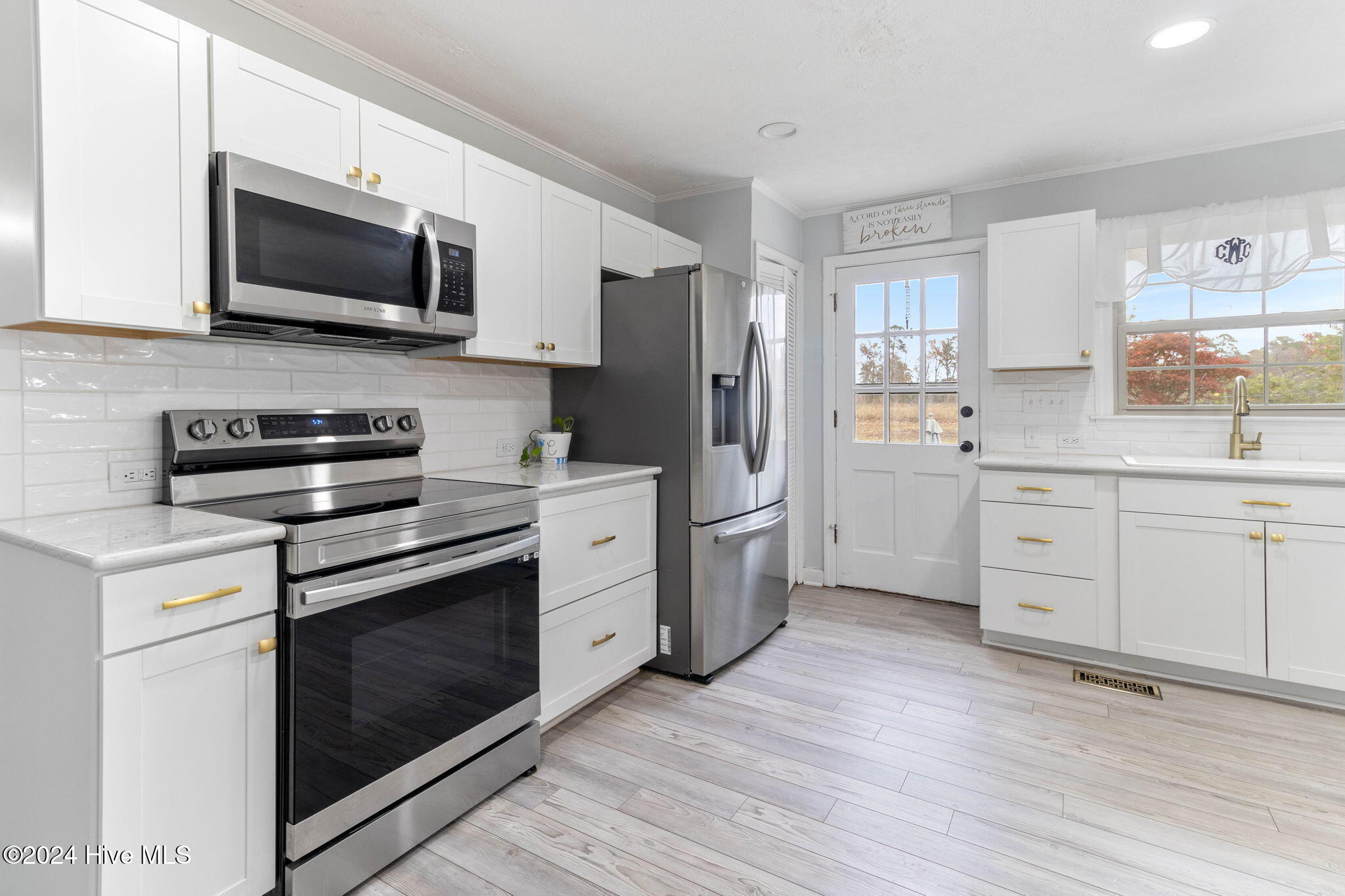 498 Happy Valley Road