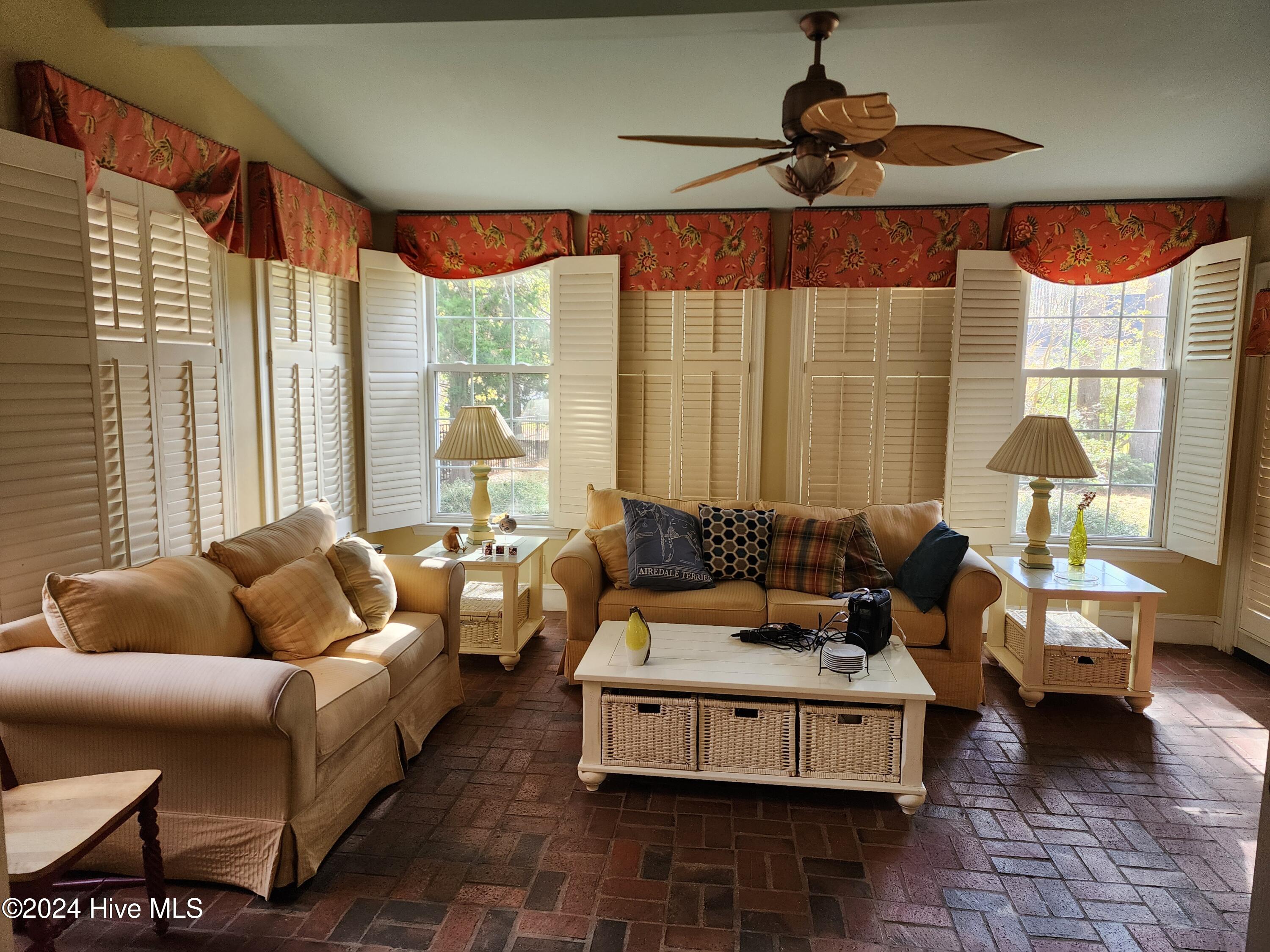 528 Ole Farm Trail