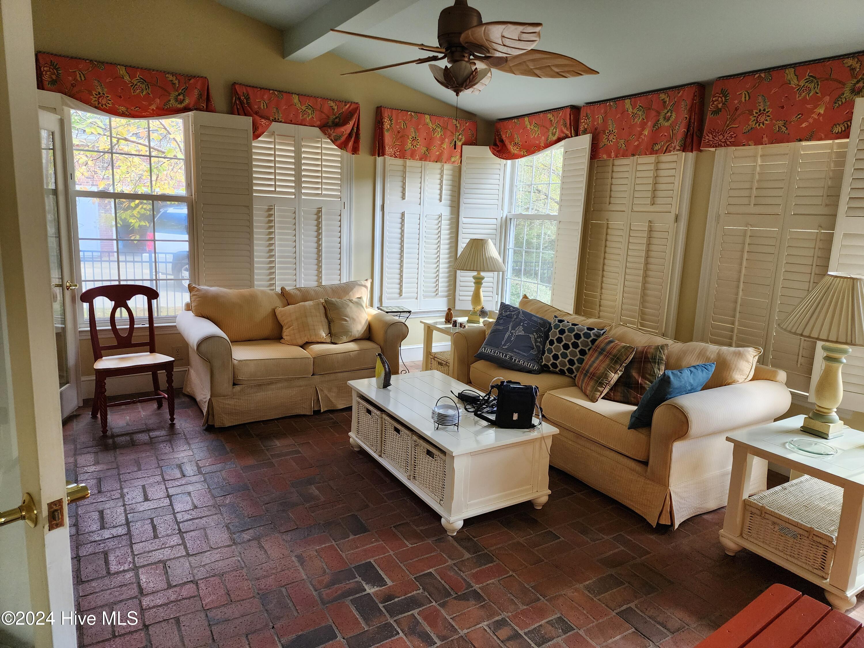 528 Ole Farm Trail