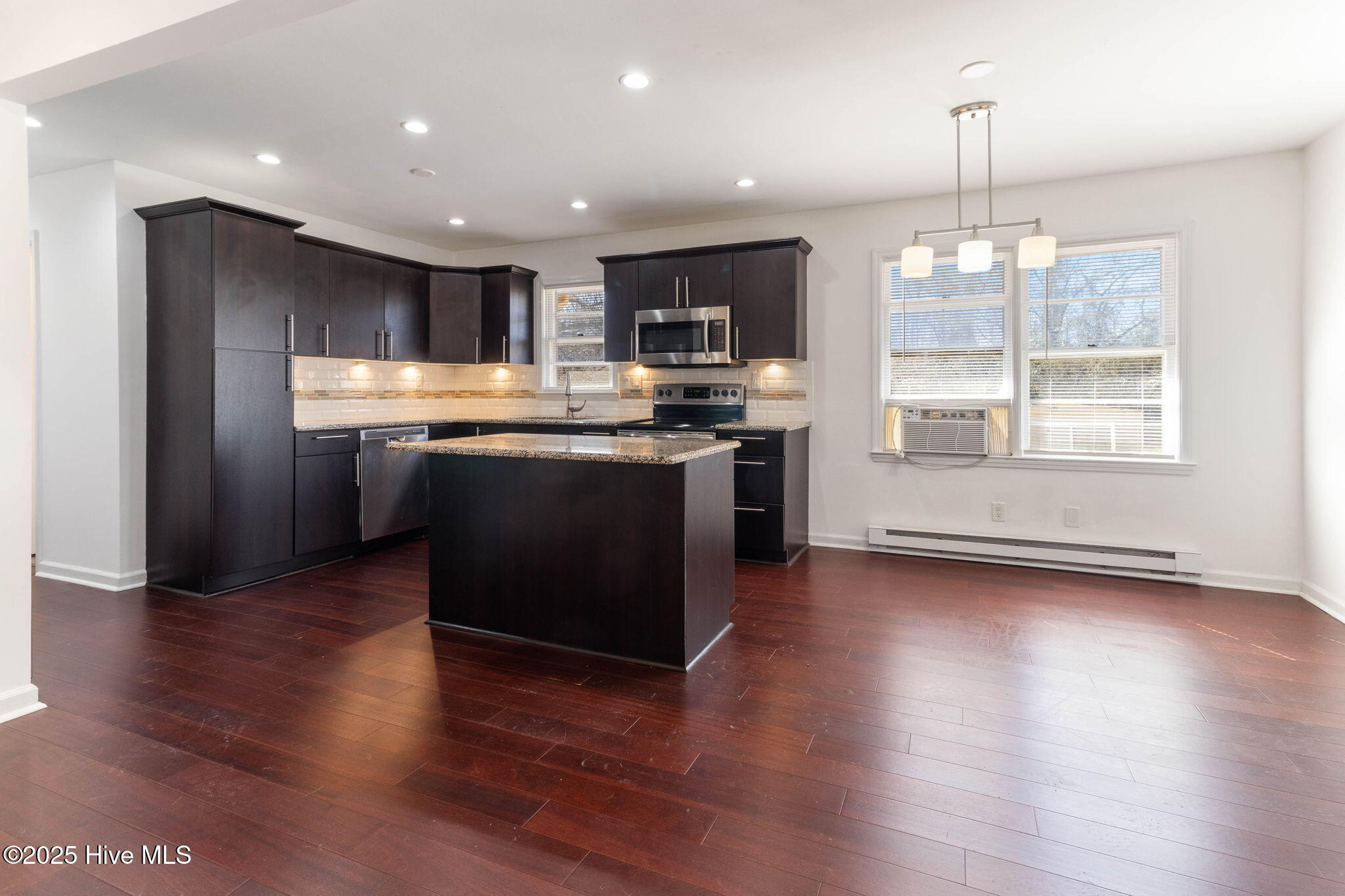 707 Richardson Street