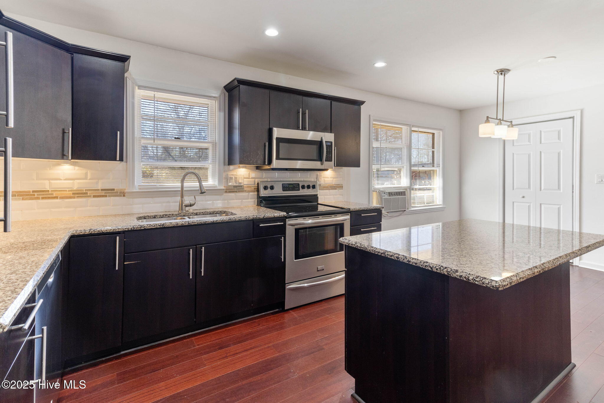 707 Richardson Street