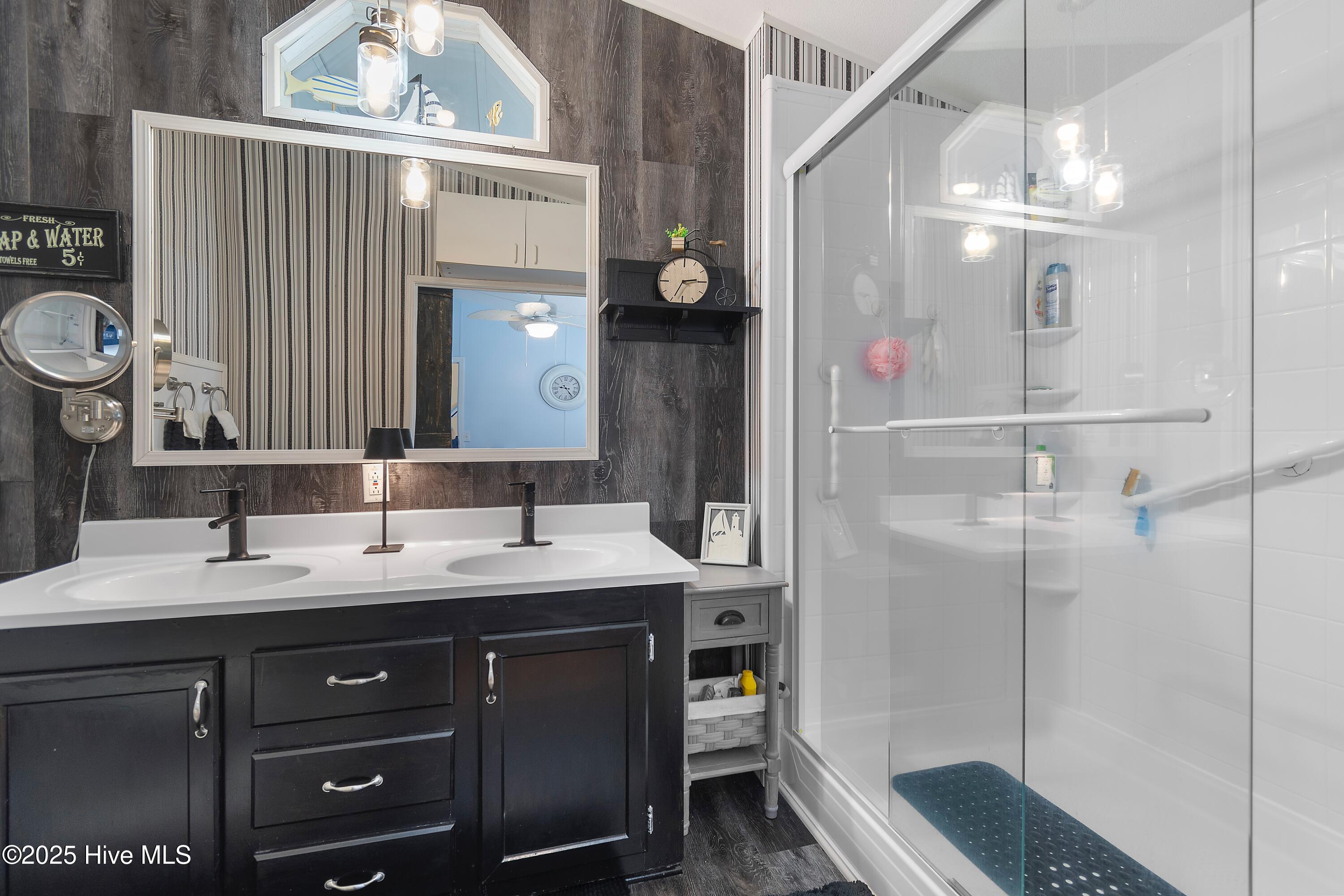 1600 Maple Circle SW