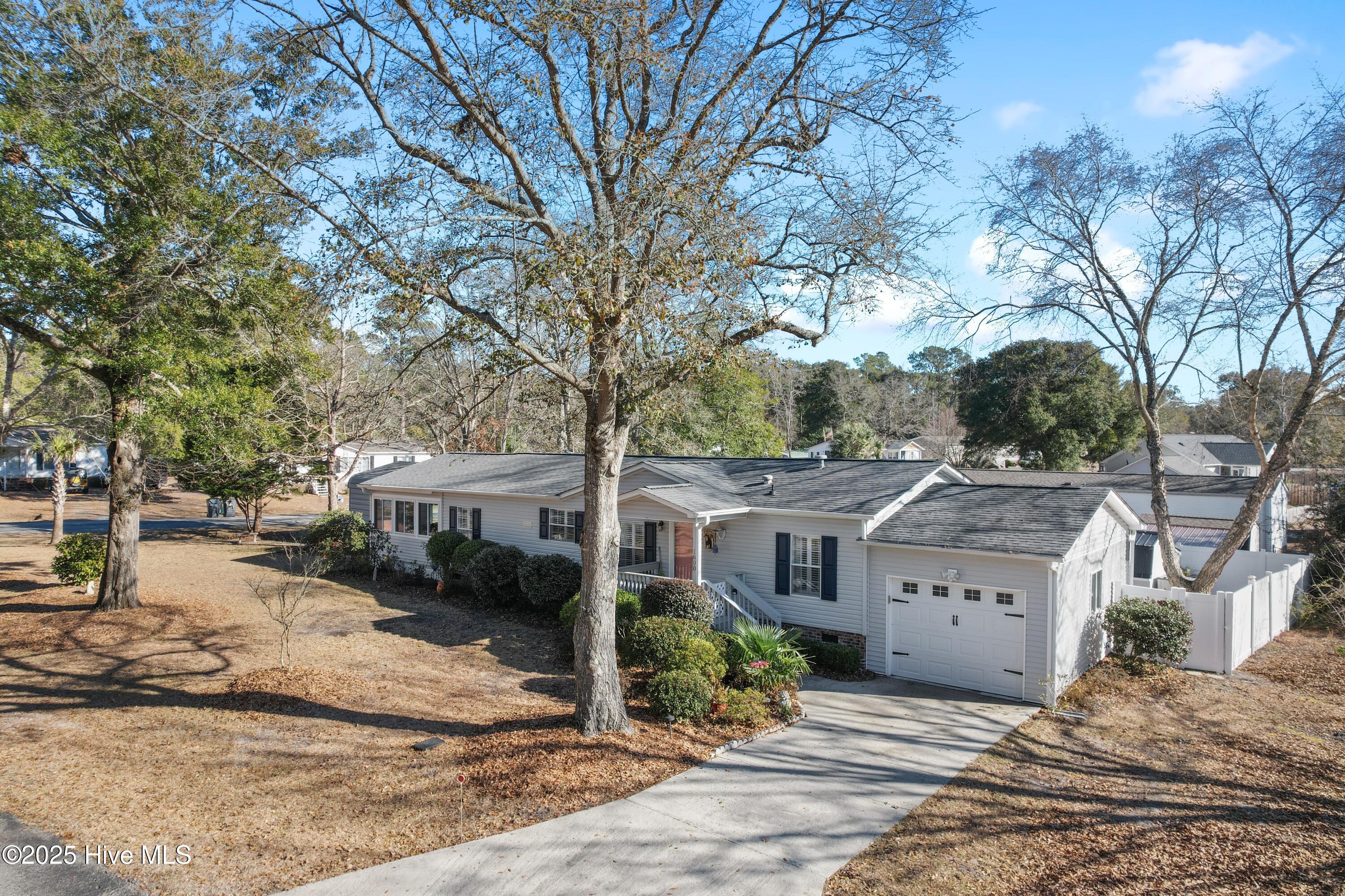 1600 Maple Circle SW