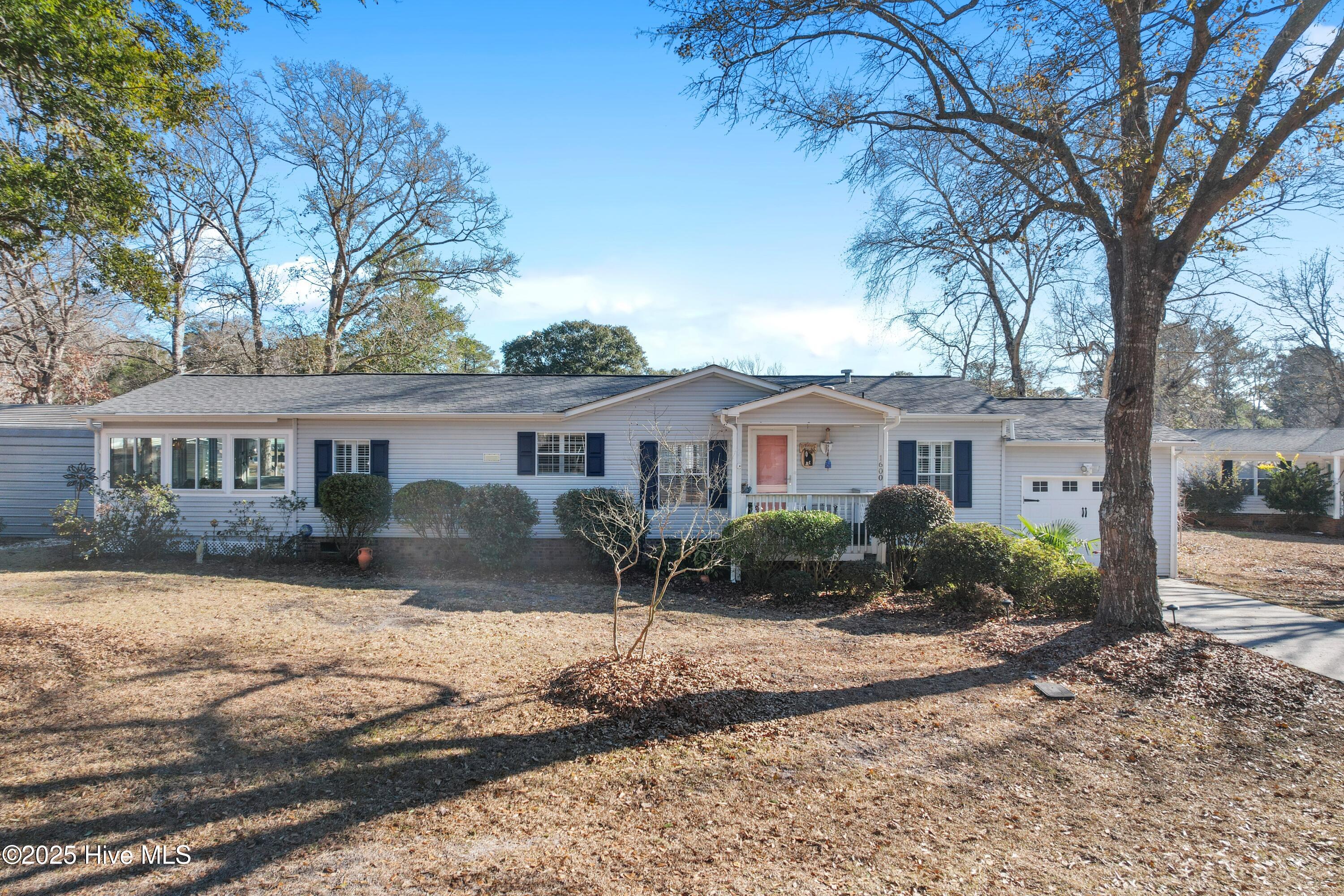 1600 Maple Circle SW