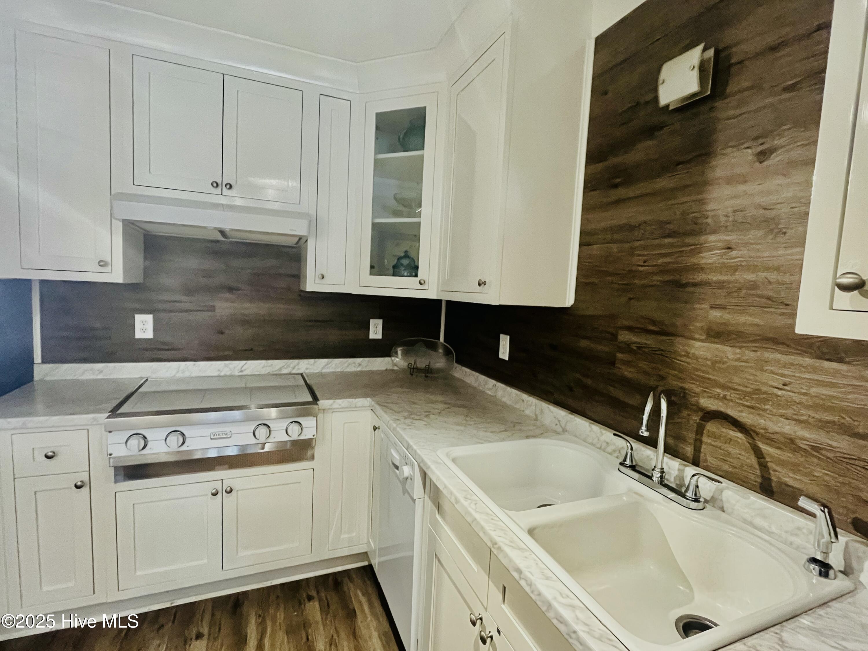 110 Lake Place Condo Drive, 110