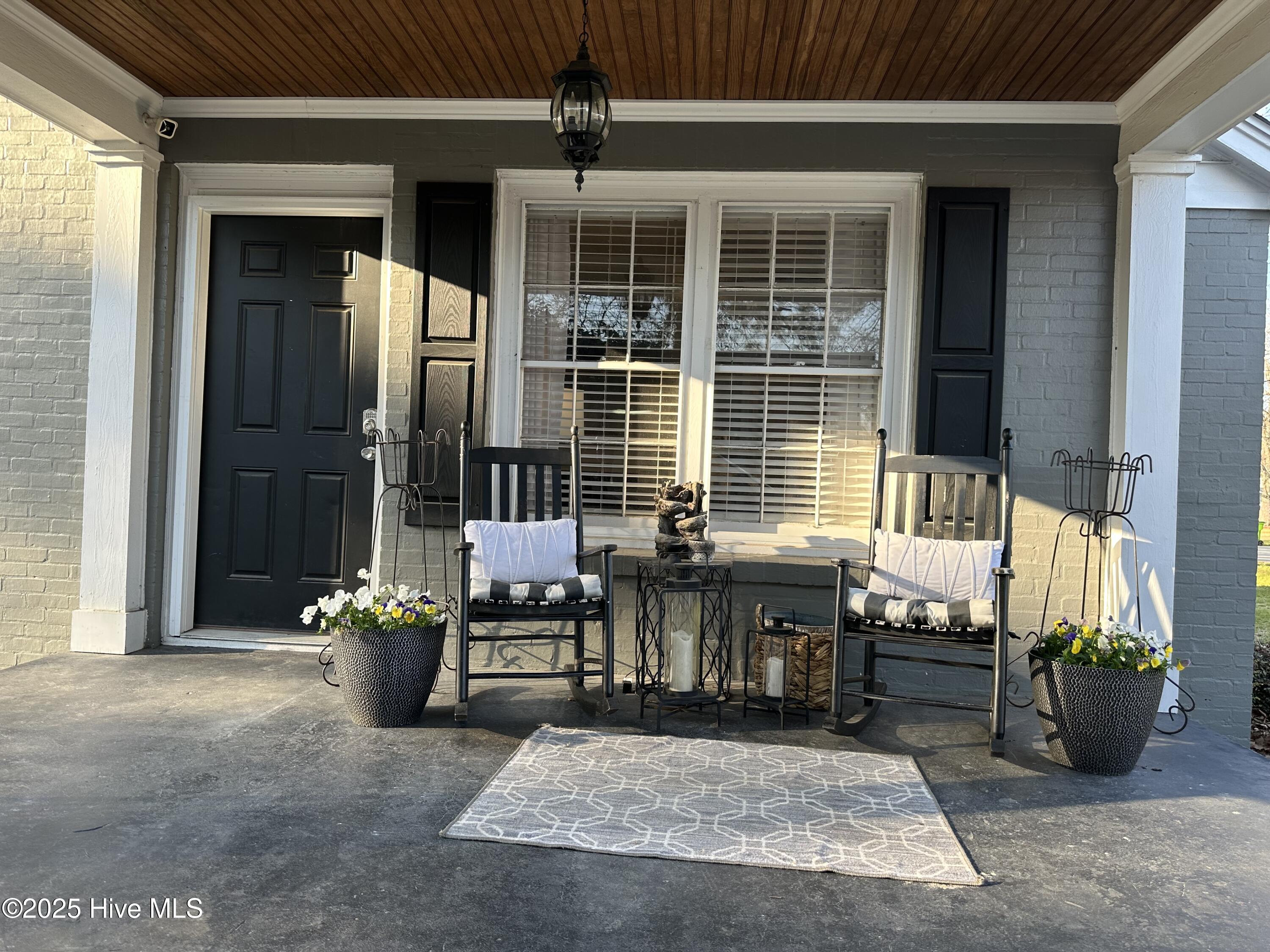 112 S Thompson Street