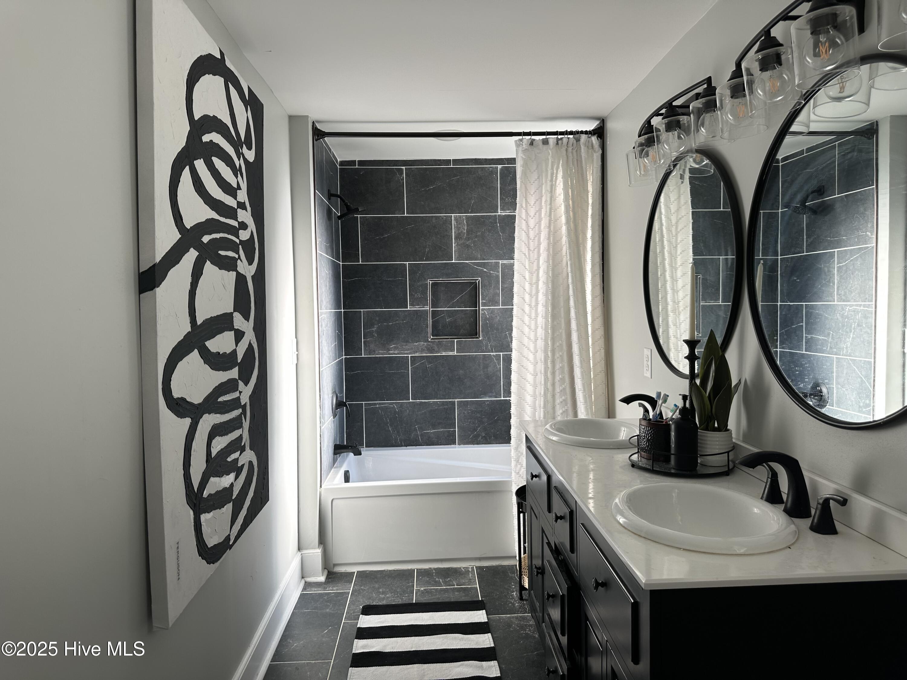 112 S Thompson Street