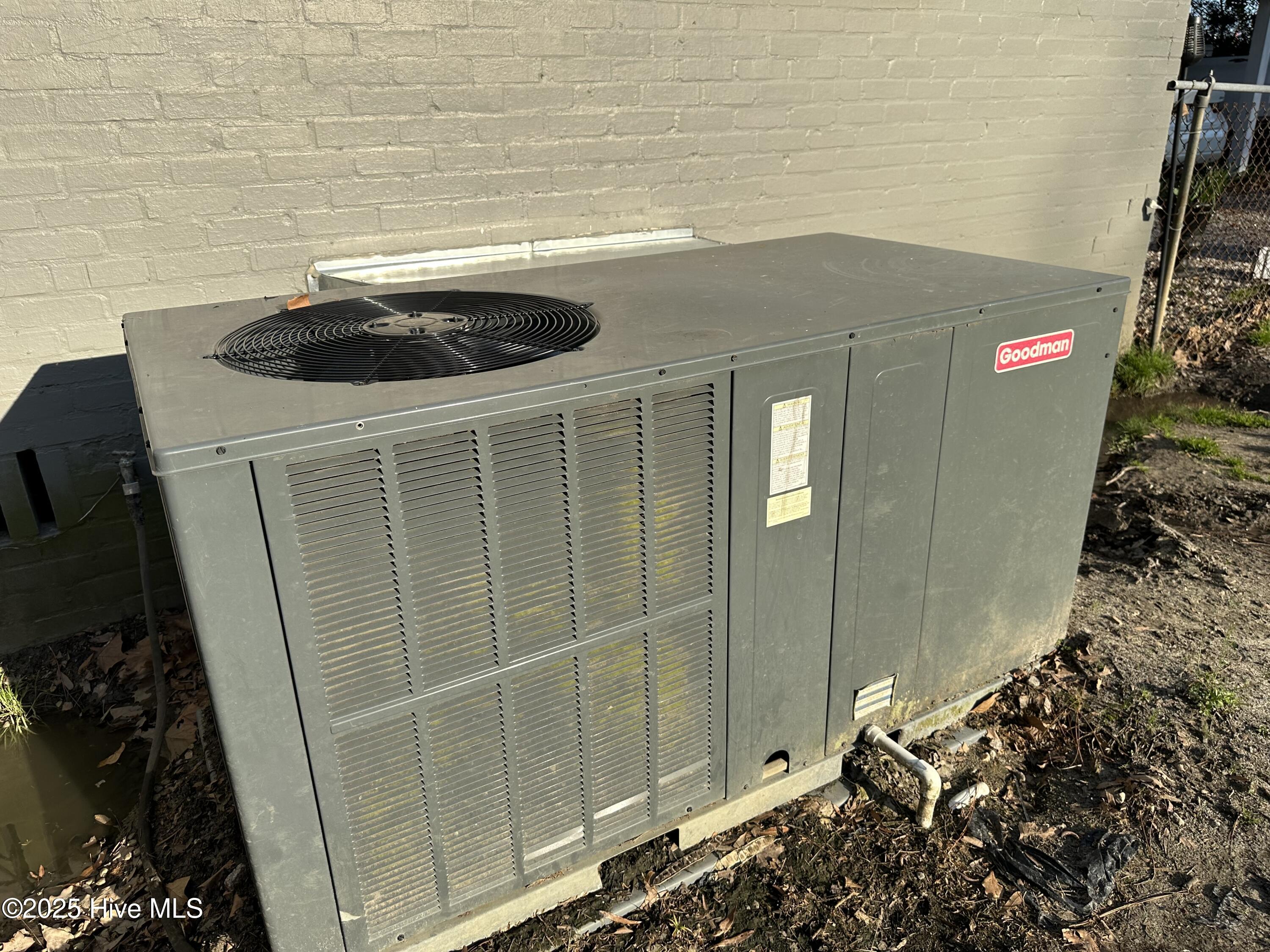 112 S Thompson Street