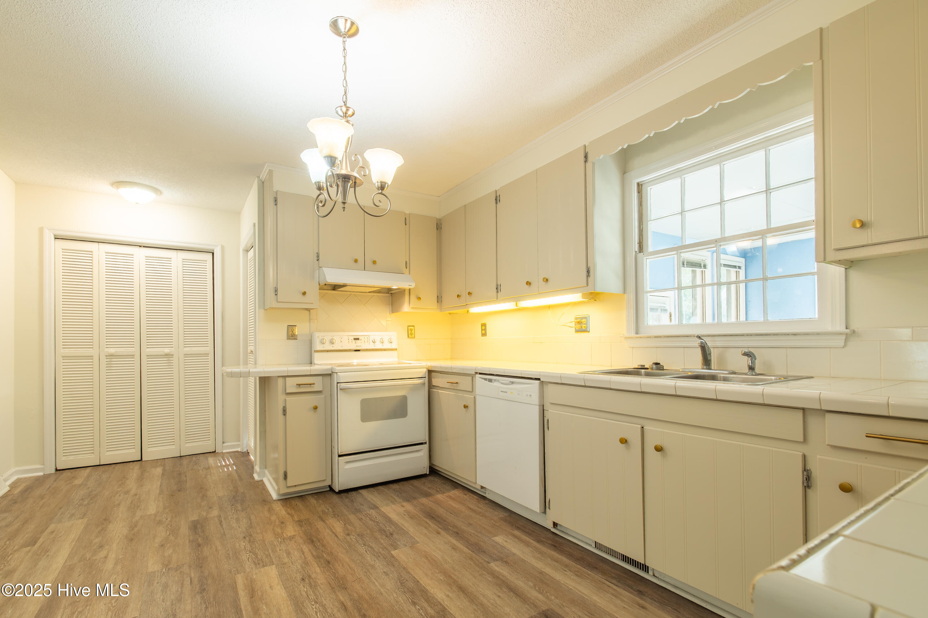 1600 Winding Creek Road