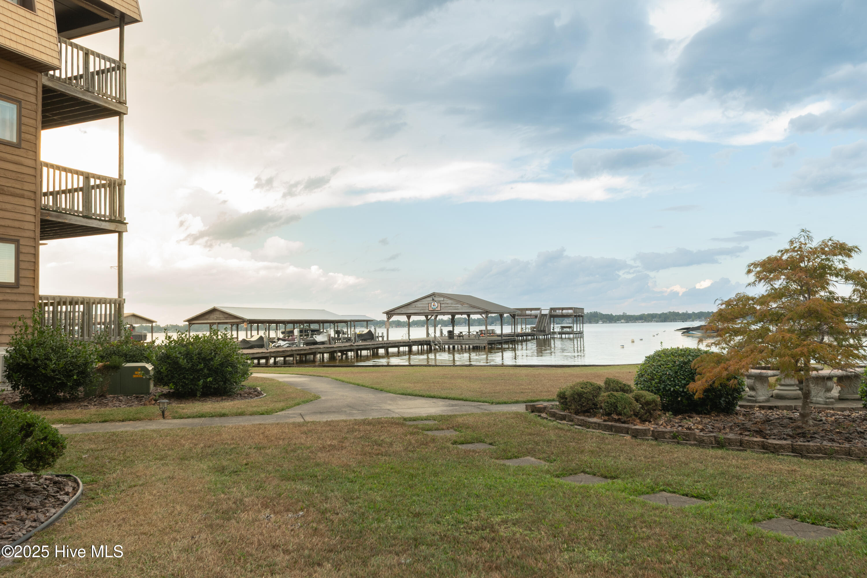 115 Lake Place Condo Drive