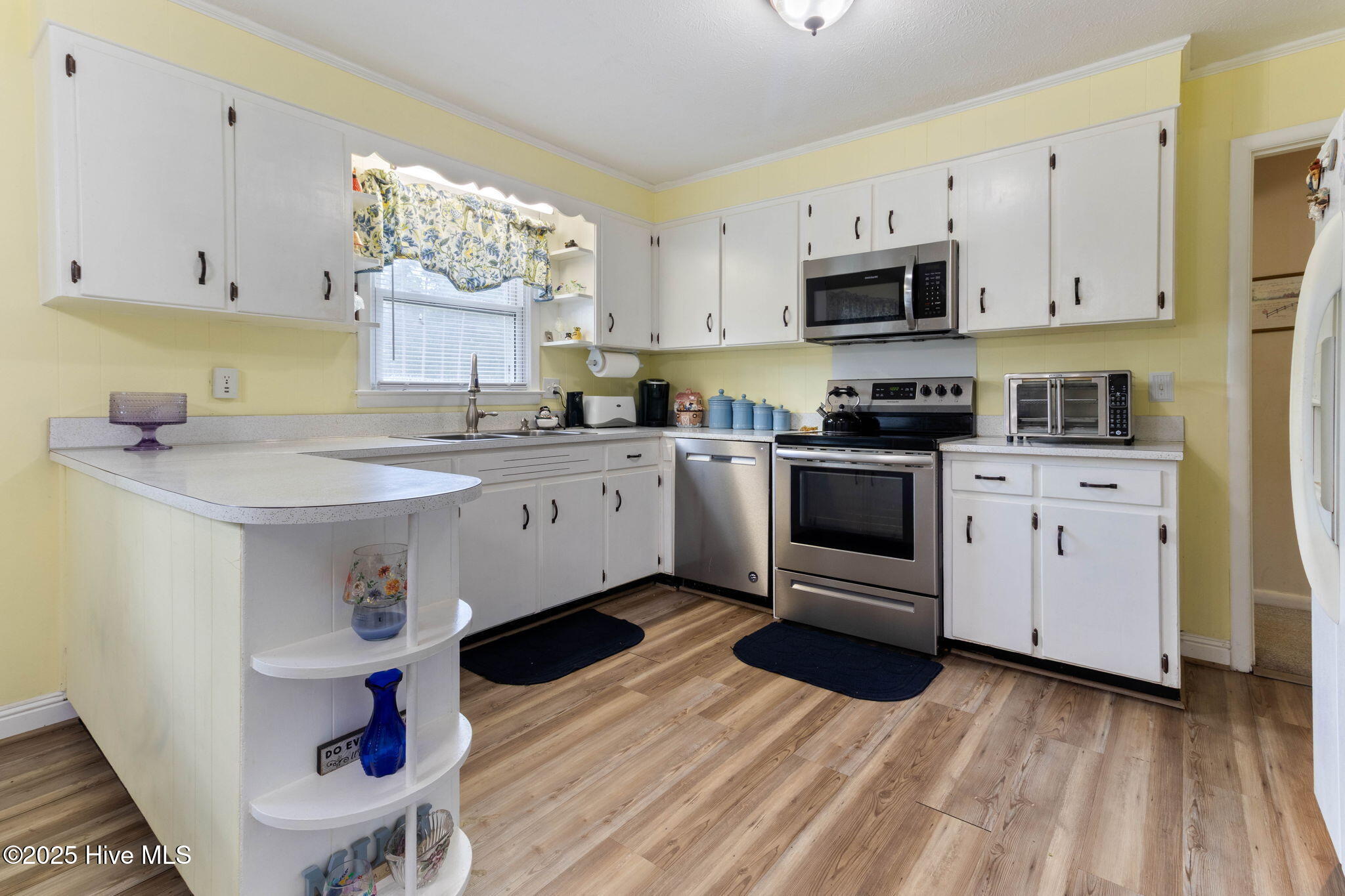 1102 Mary Lane
