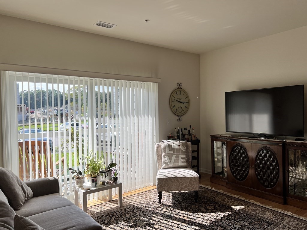 1102 Peters Farm Way # 1102