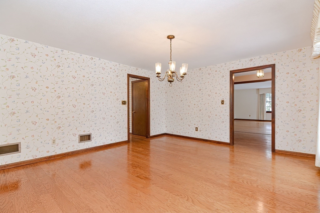 955 Salem End Road