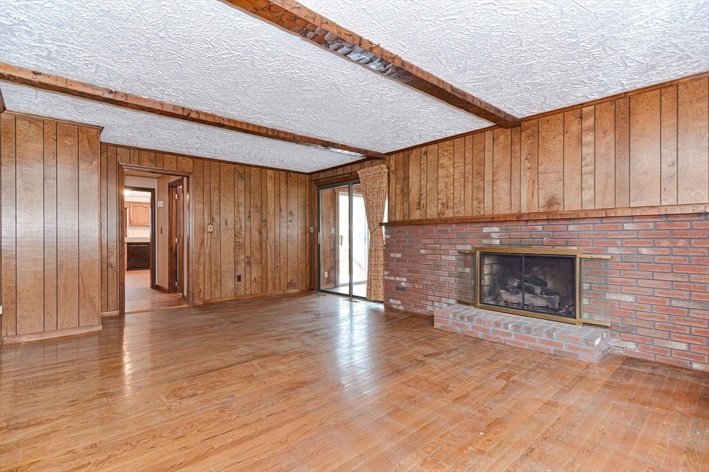 955 Salem End Road