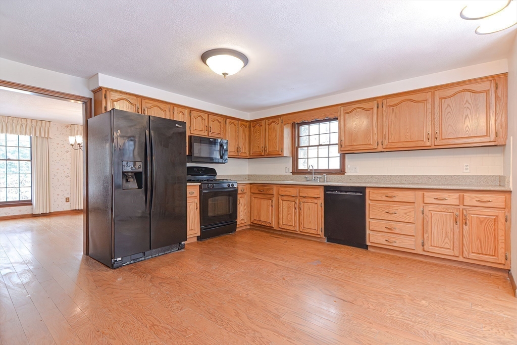 955 Salem End Road