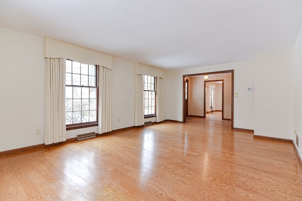 955 Salem End Road