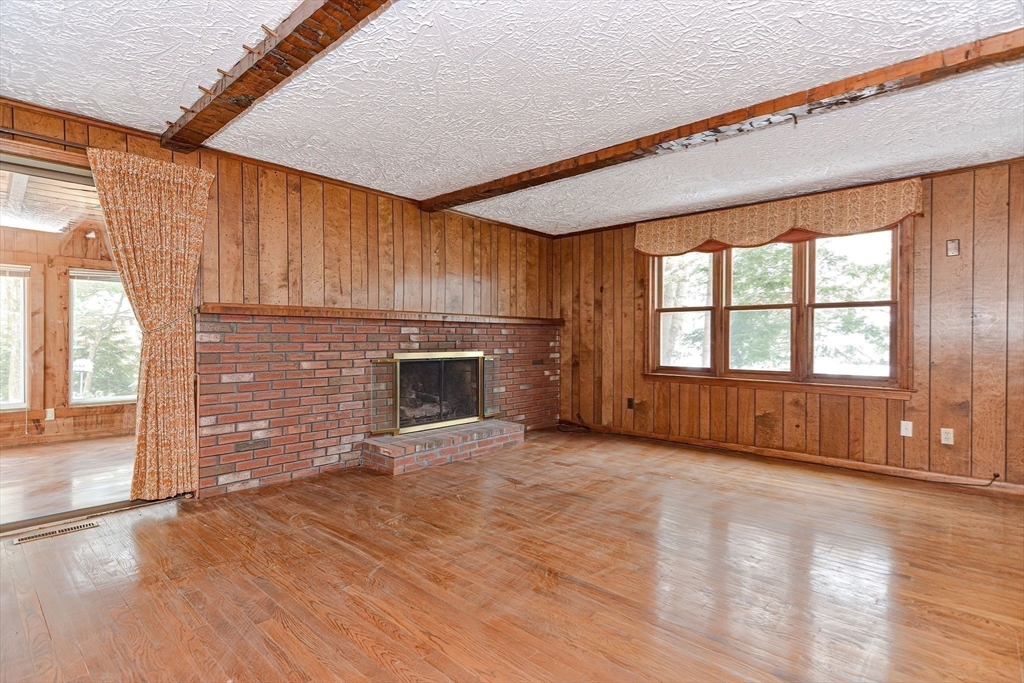 955 Salem End Road