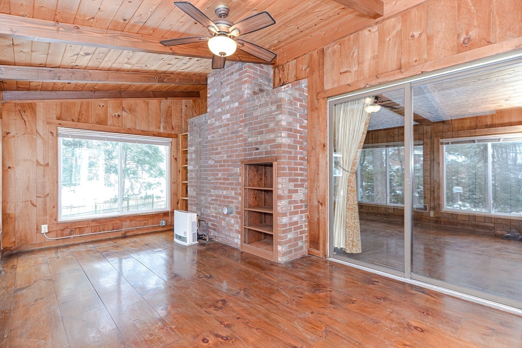 955 Salem End Road